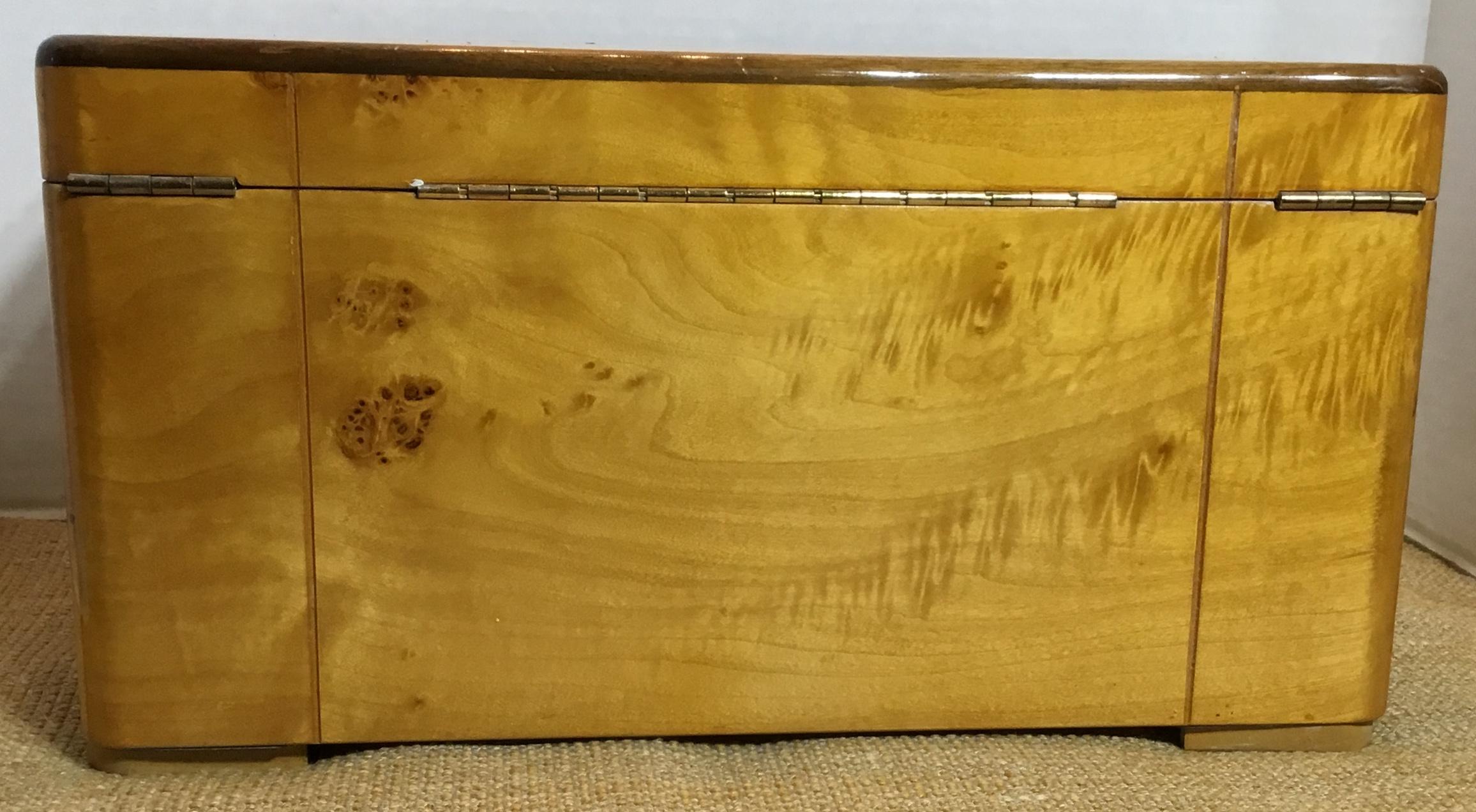 Vintage Burr Elm Humidor with Fitted Interior 1