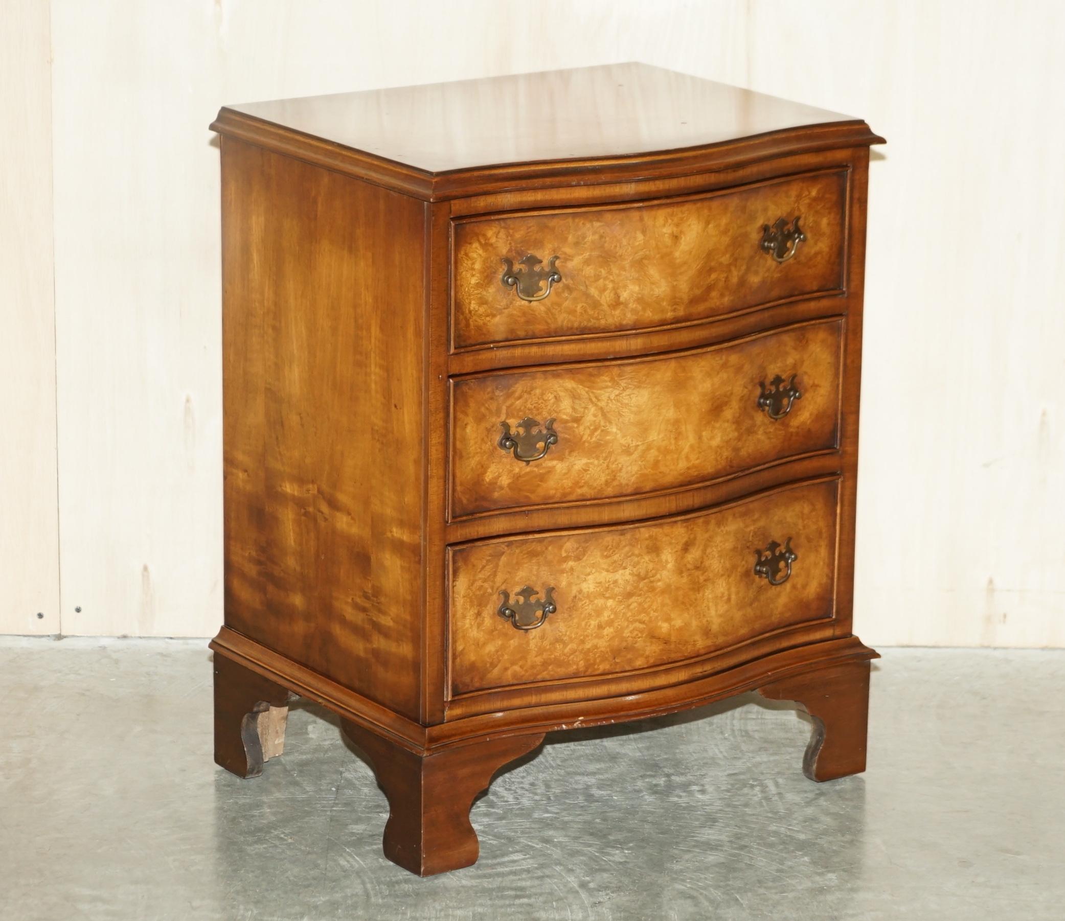 We are delighted to offer for sale this lovely vintage circa 1960’s Serpentine fronted, Burr Walnut side table sized chest of drawers

A good looking well made and decorative piece, its nice to find one with the serpentine front, its naturally