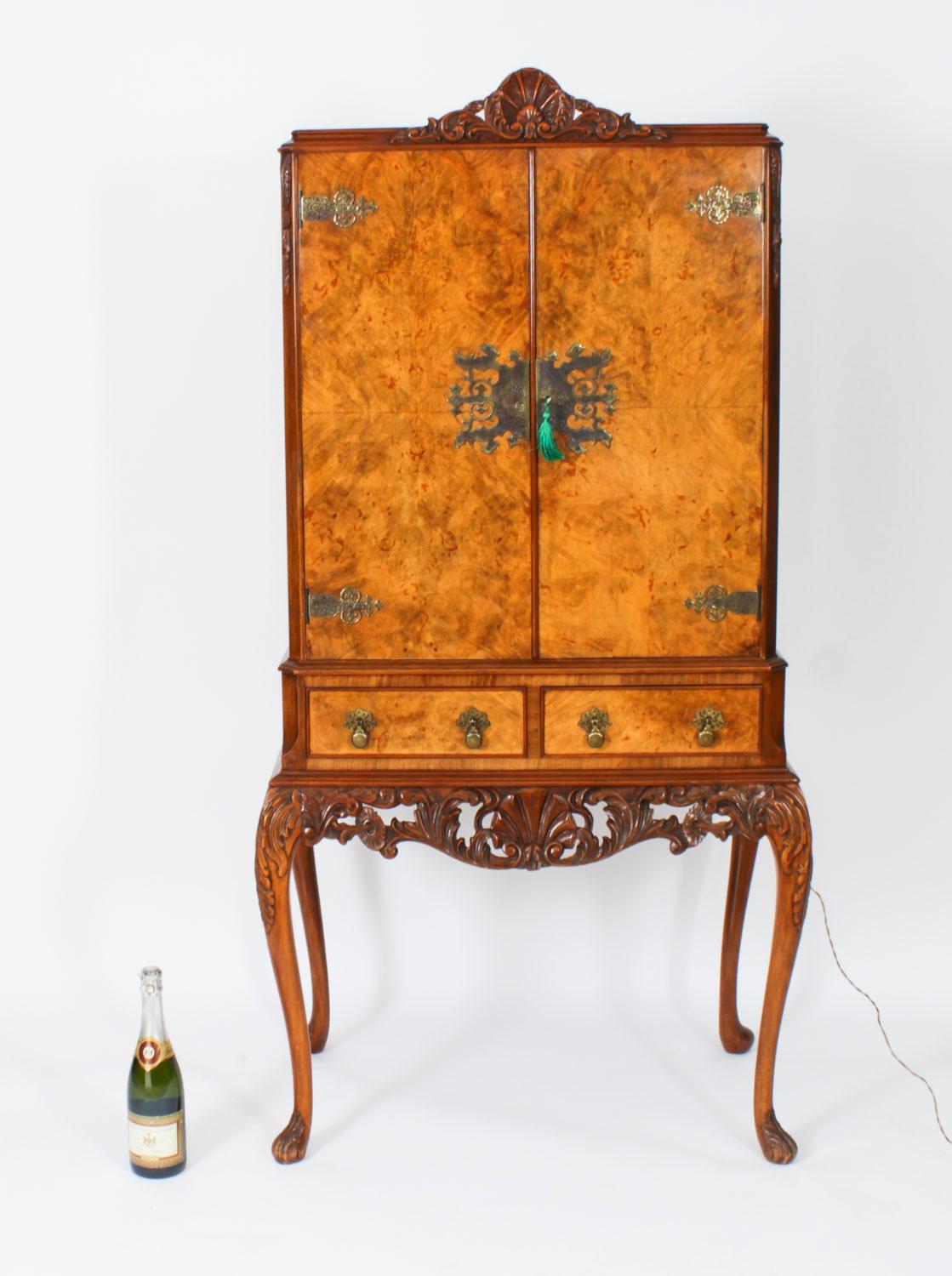 Vintage Burr Walnut Cocktail Cabinet Bebidas Bar Seco y Cristalería Siglo XX en venta 12