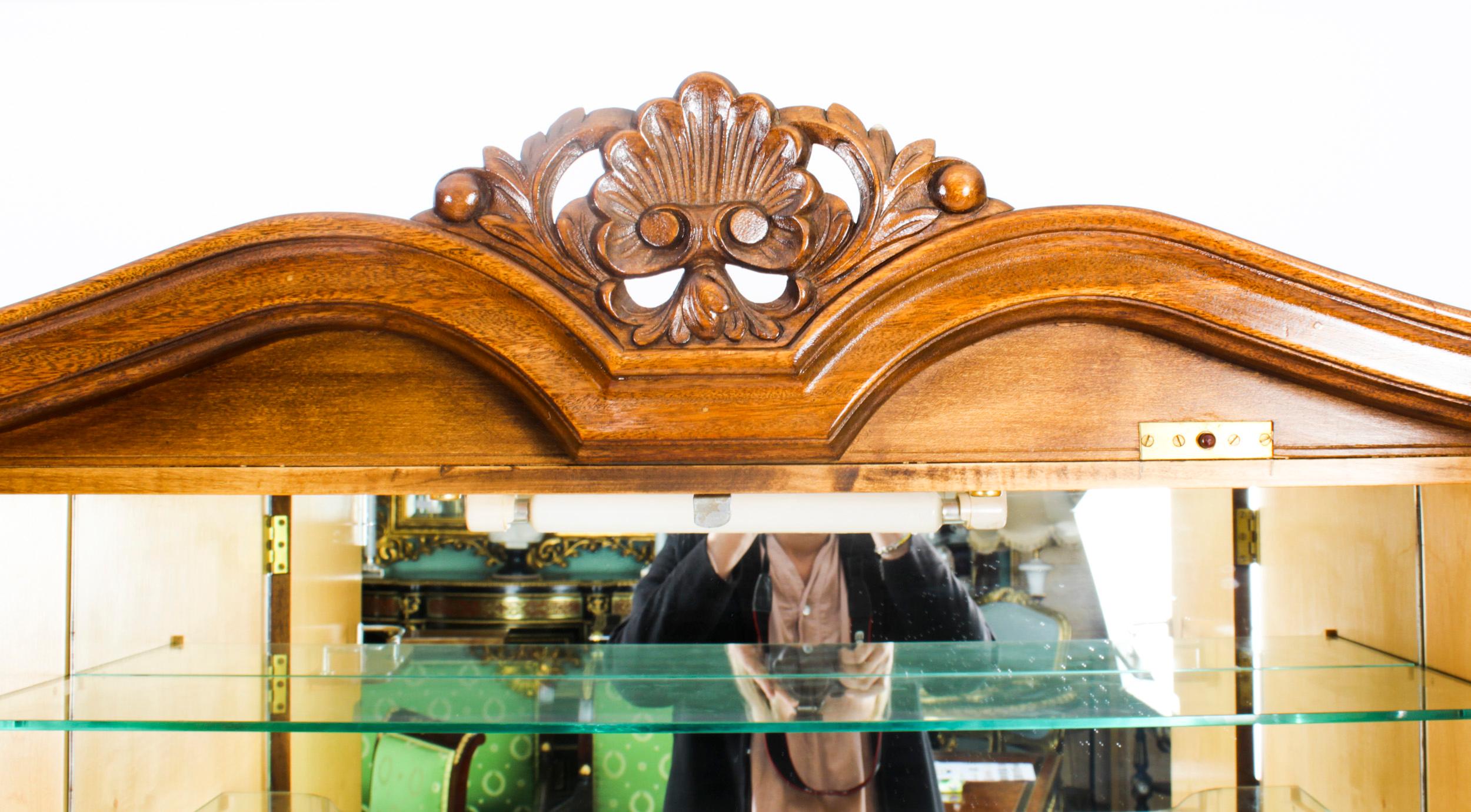 Vintage Burr Walnut Cocktail Drinks Dry Bar Cabinet Mid 20th C In Good Condition In London, GB