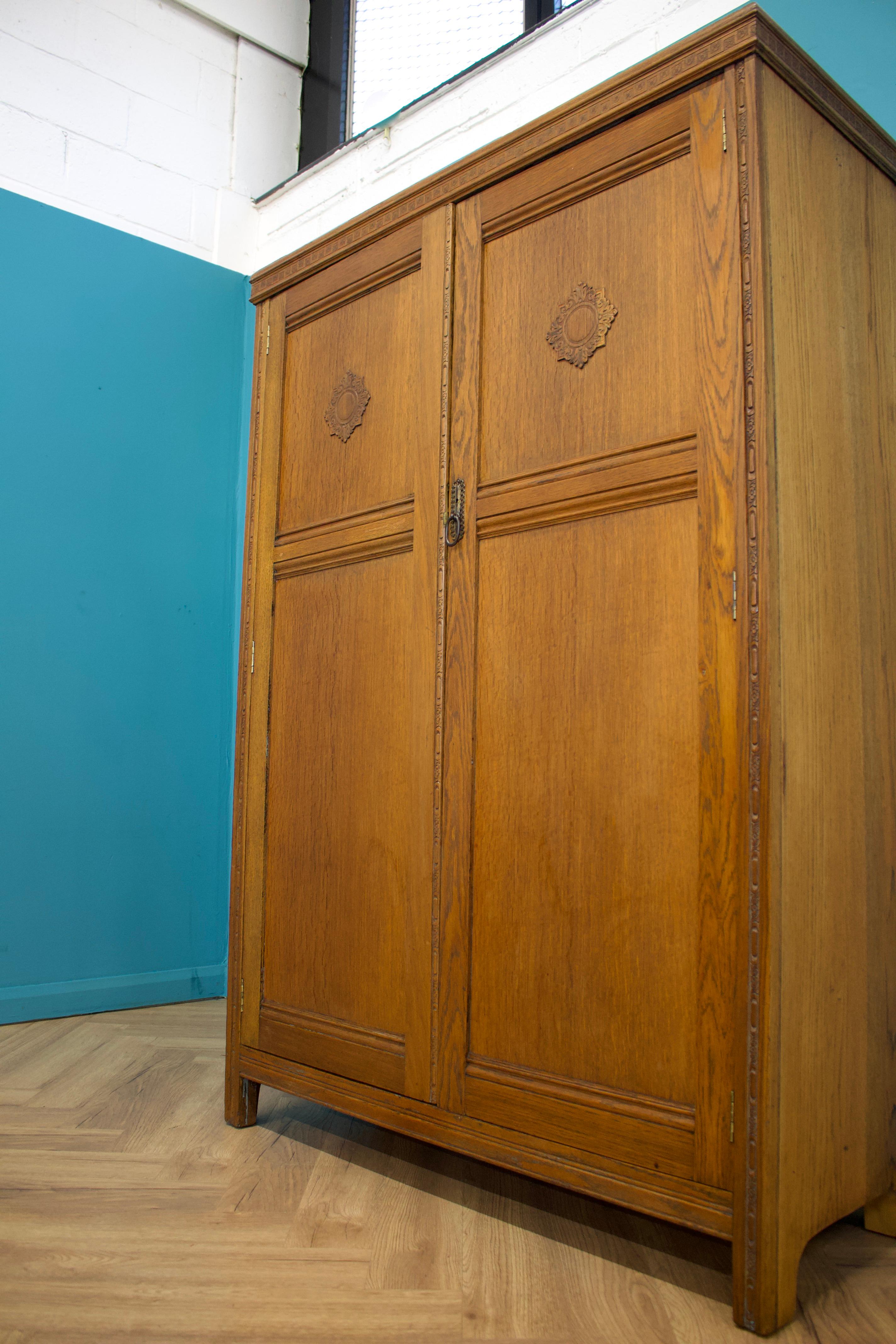 Vintage Burr Walnut Compactum Wardrobe from Harris Lebus, 1930s In Good Condition In South Shields, GB