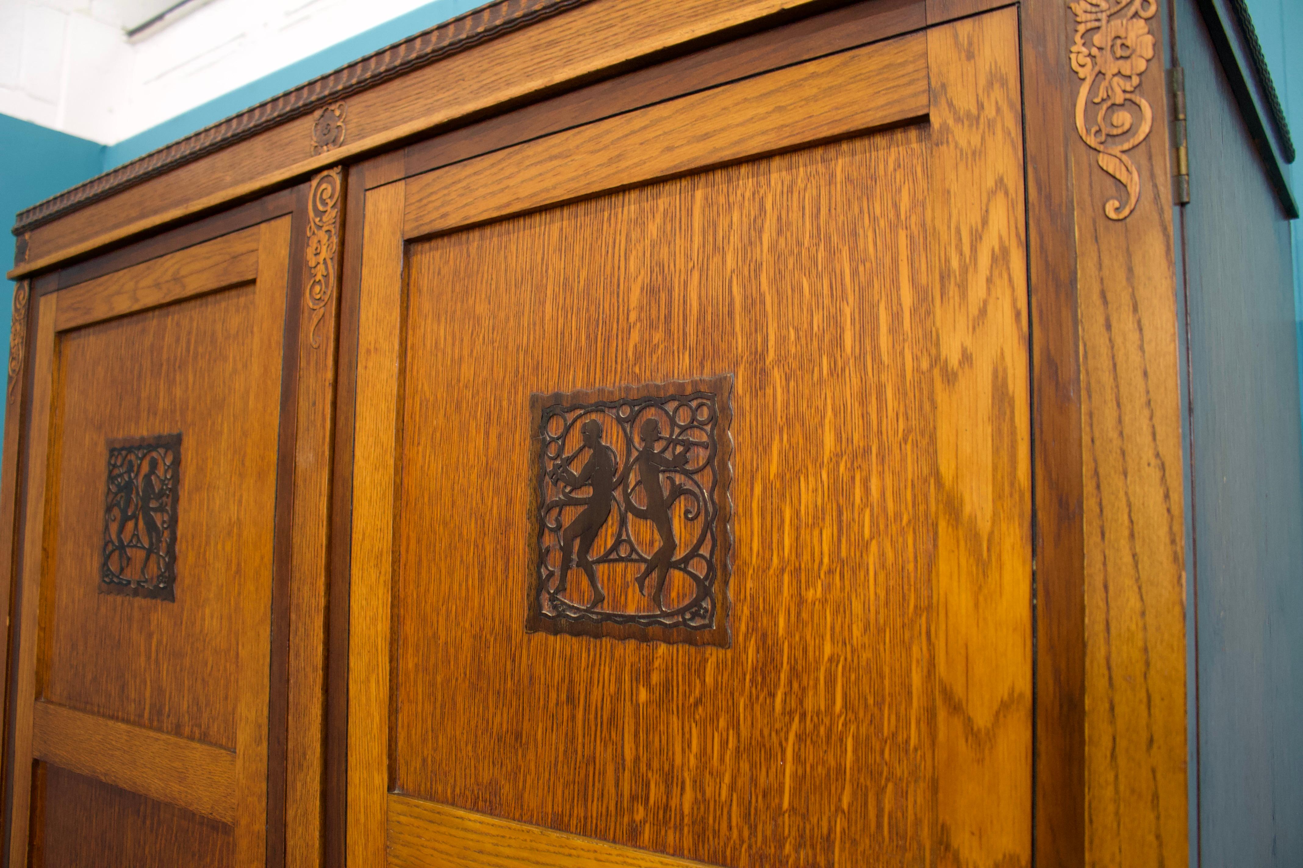 Vintage Burr Walnut Compactum Wardrobe from Harris Lebus, 1930s In Good Condition In South Shields, GB