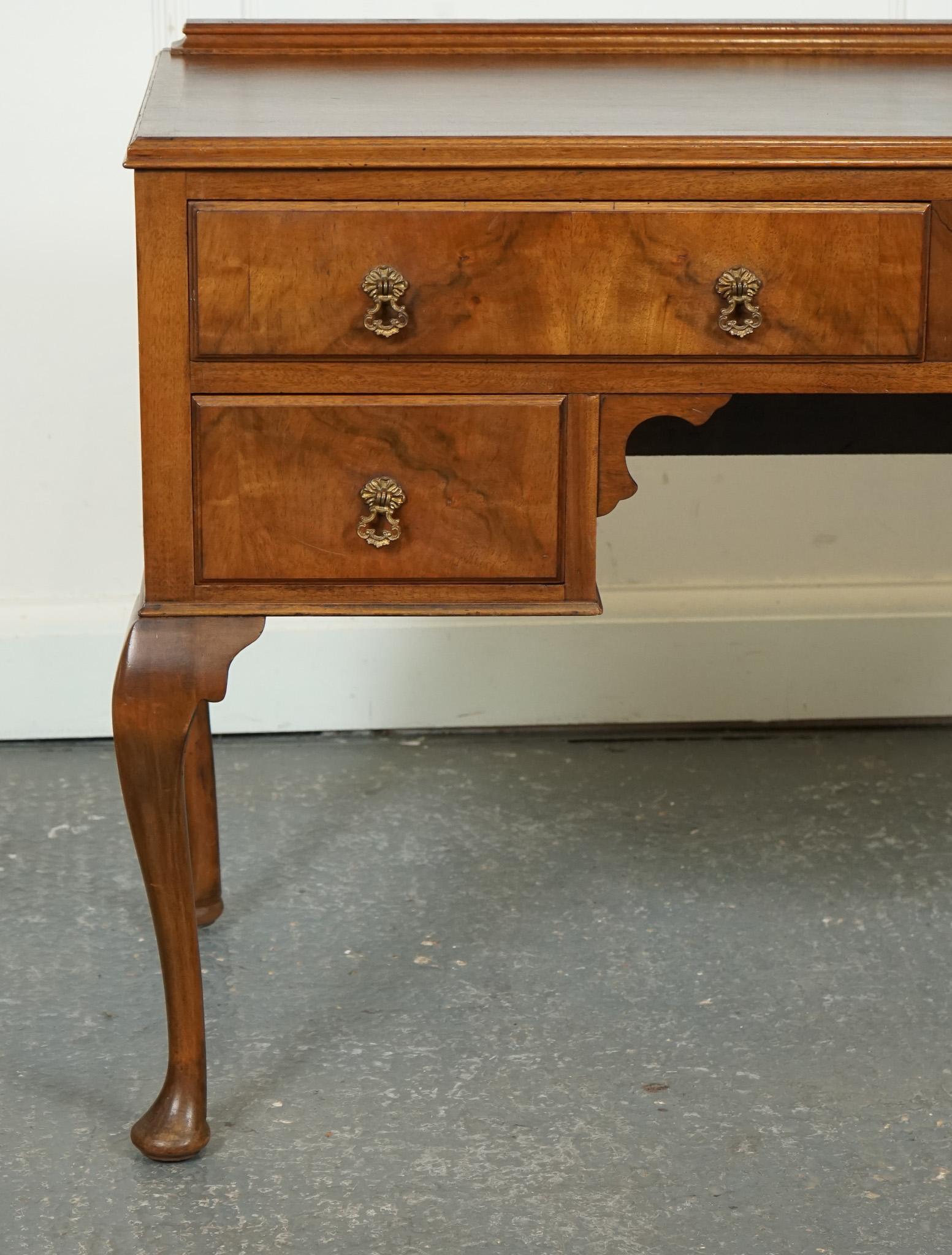 VINTAGE BURR WALNUT DRESSING TABLE DESK RAiSED ON QUEEN ANNE LEGS J1 In Good Condition In Pulborough, GB