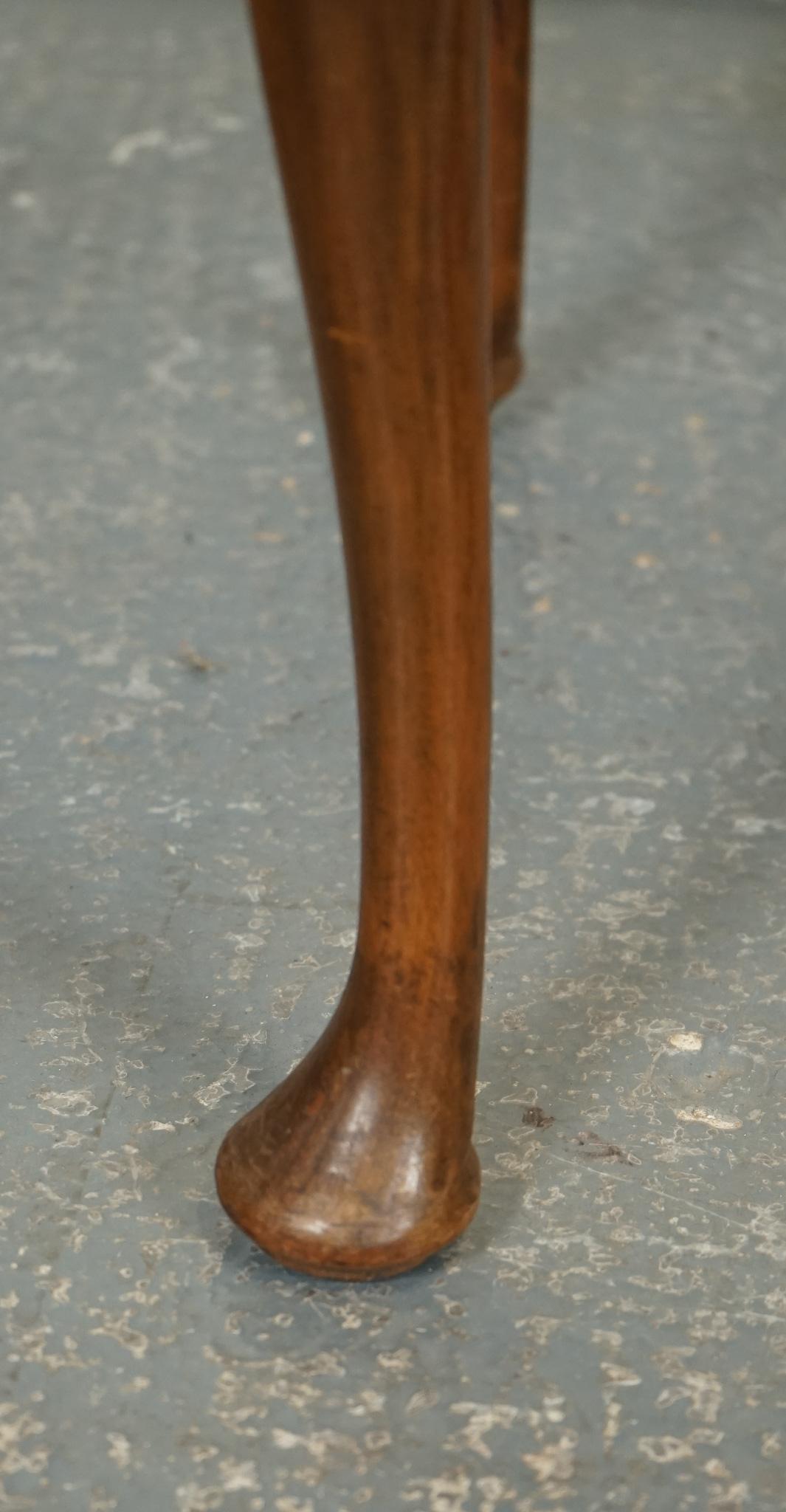 Tavolo da toeletta in legno di noce BURR d'epoca con gambe Queen Anne J1 in vendita 2