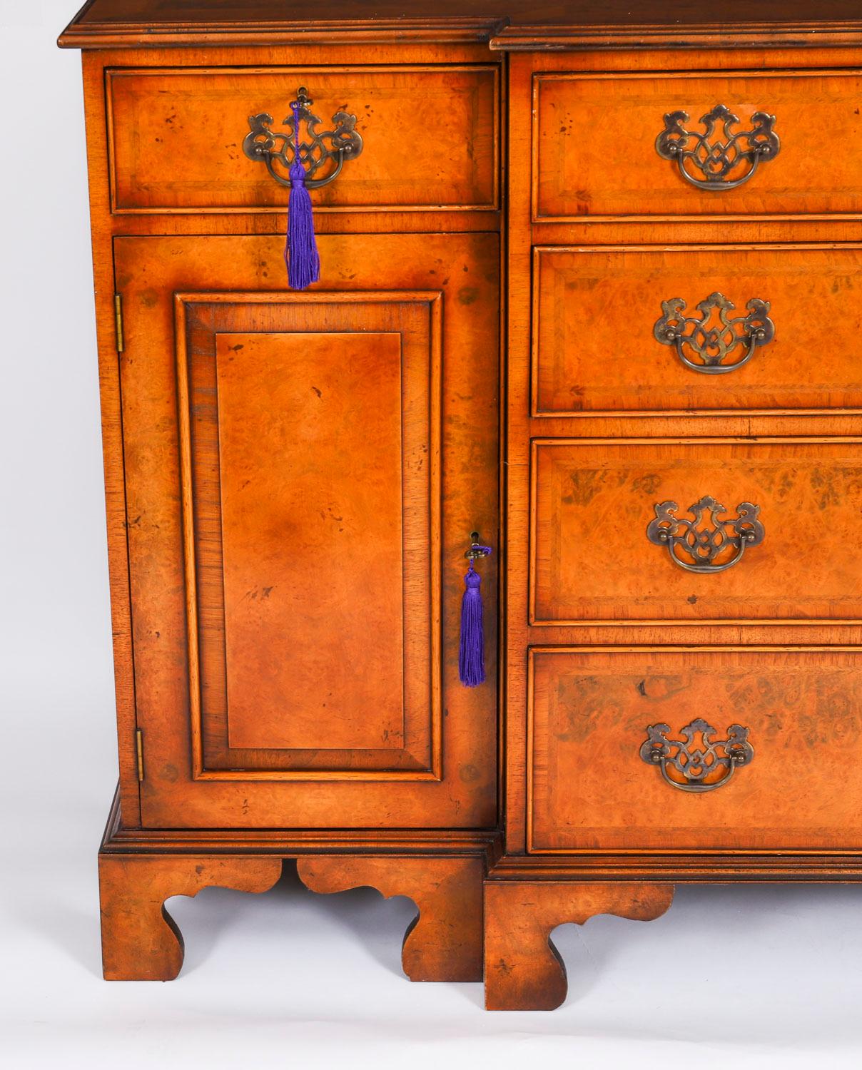 Credenza a quattro cassetti in radica di noce vintage del XX secolo in vendita 5