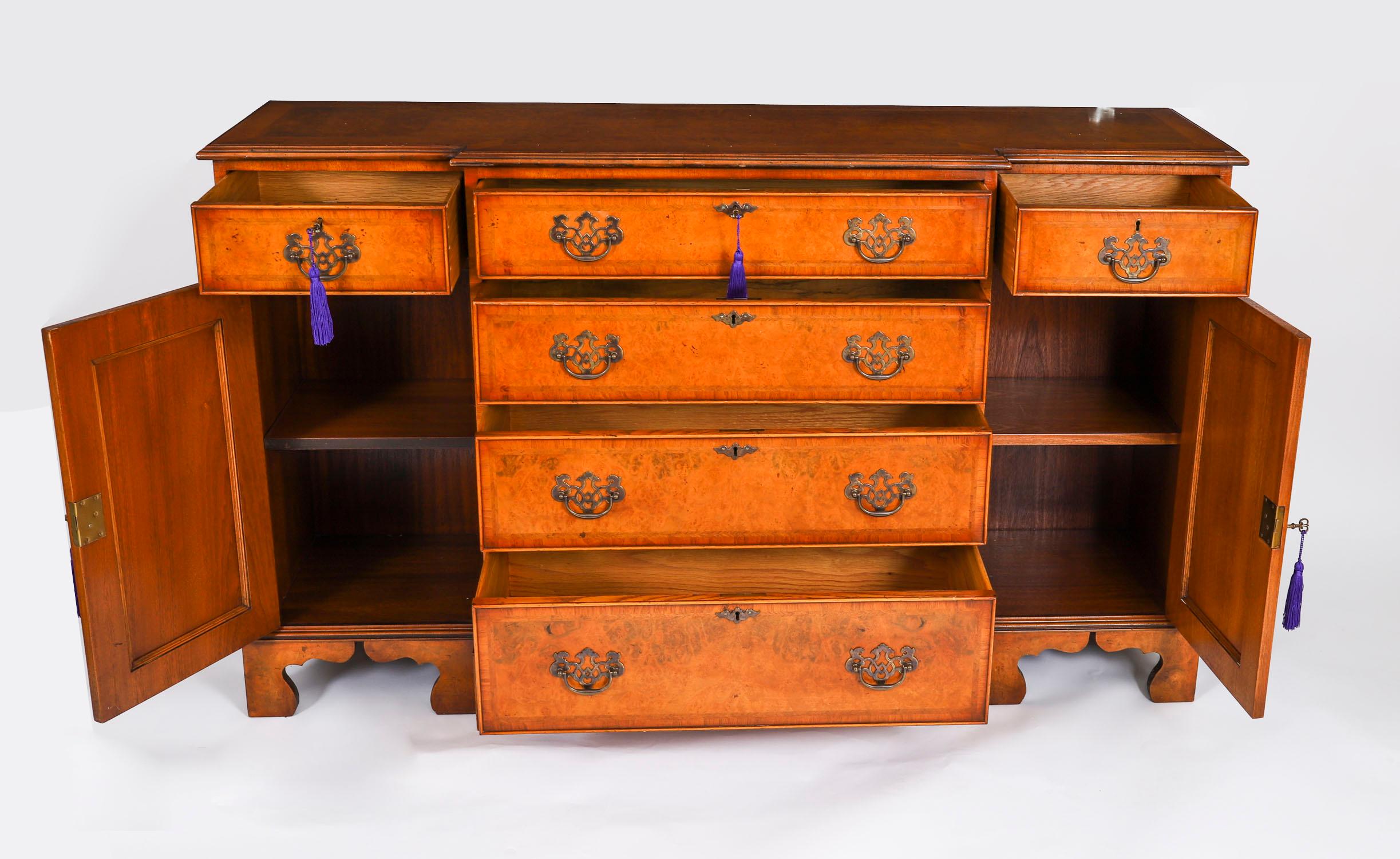 Credenza a quattro cassetti in radica di noce vintage del XX secolo in vendita 6