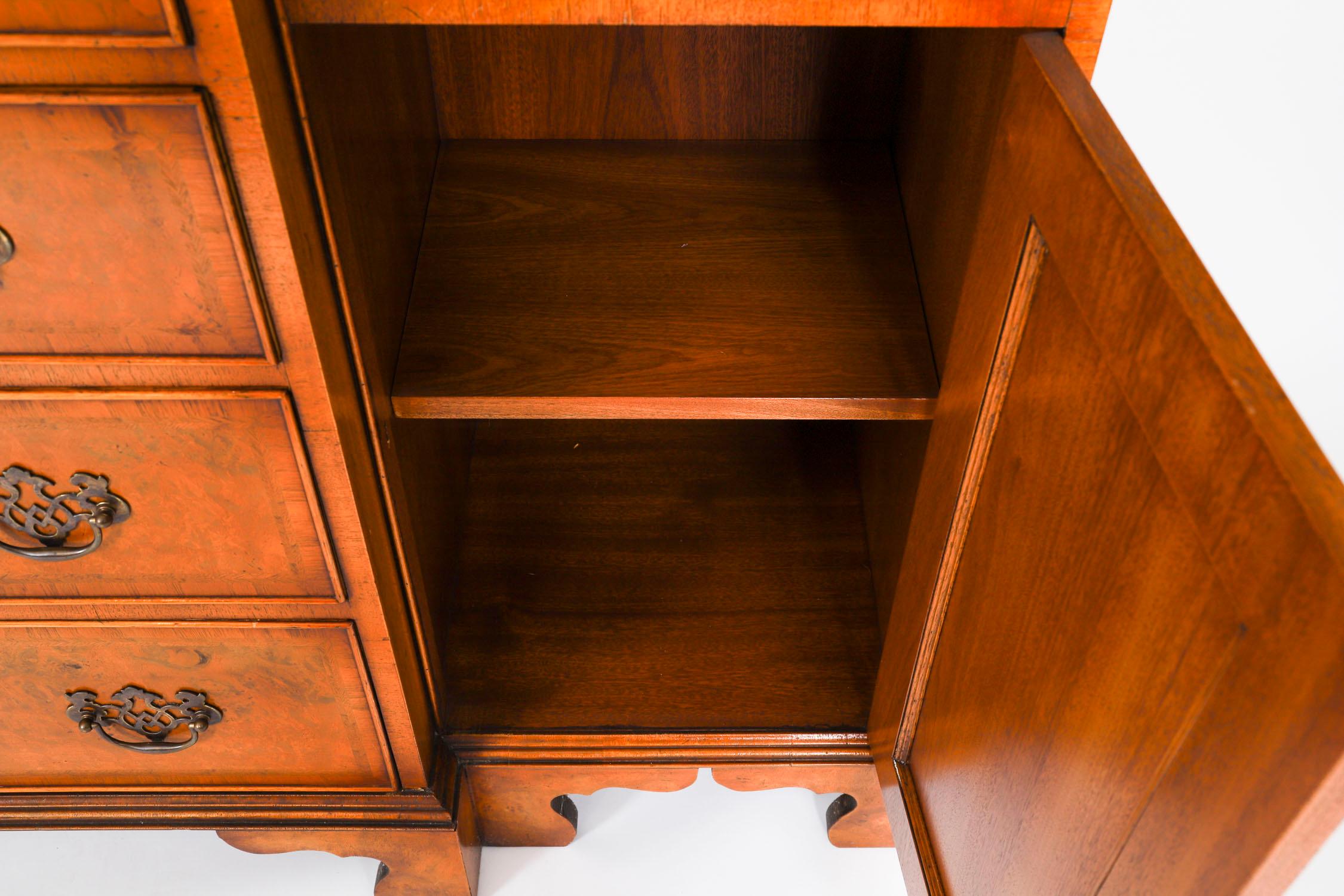 Credenza a quattro cassetti in radica di noce vintage del XX secolo in vendita 8