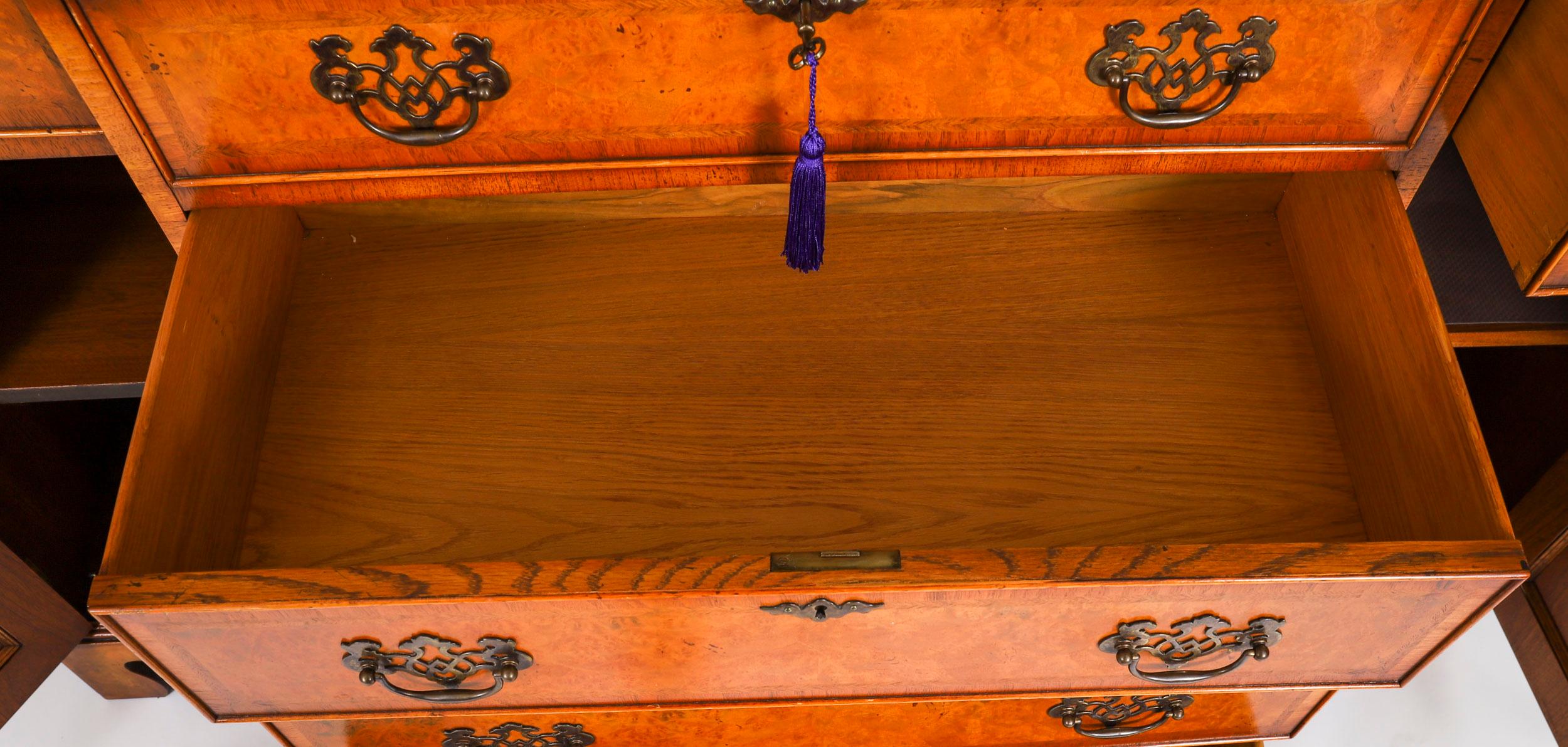 Credenza a quattro cassetti in radica di noce vintage del XX secolo in vendita 9