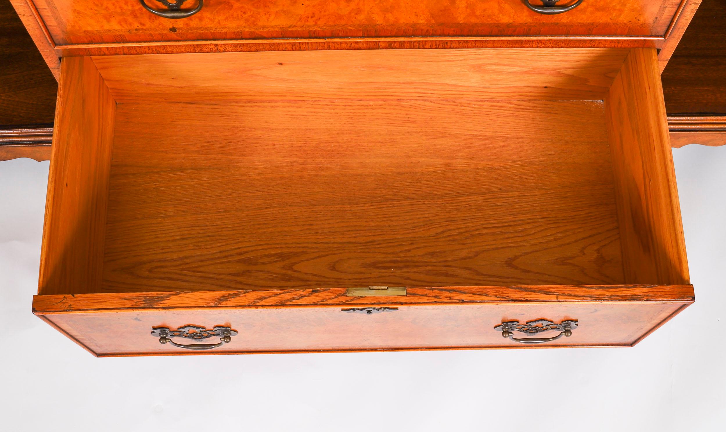 Credenza a quattro cassetti in radica di noce vintage del XX secolo in vendita 10