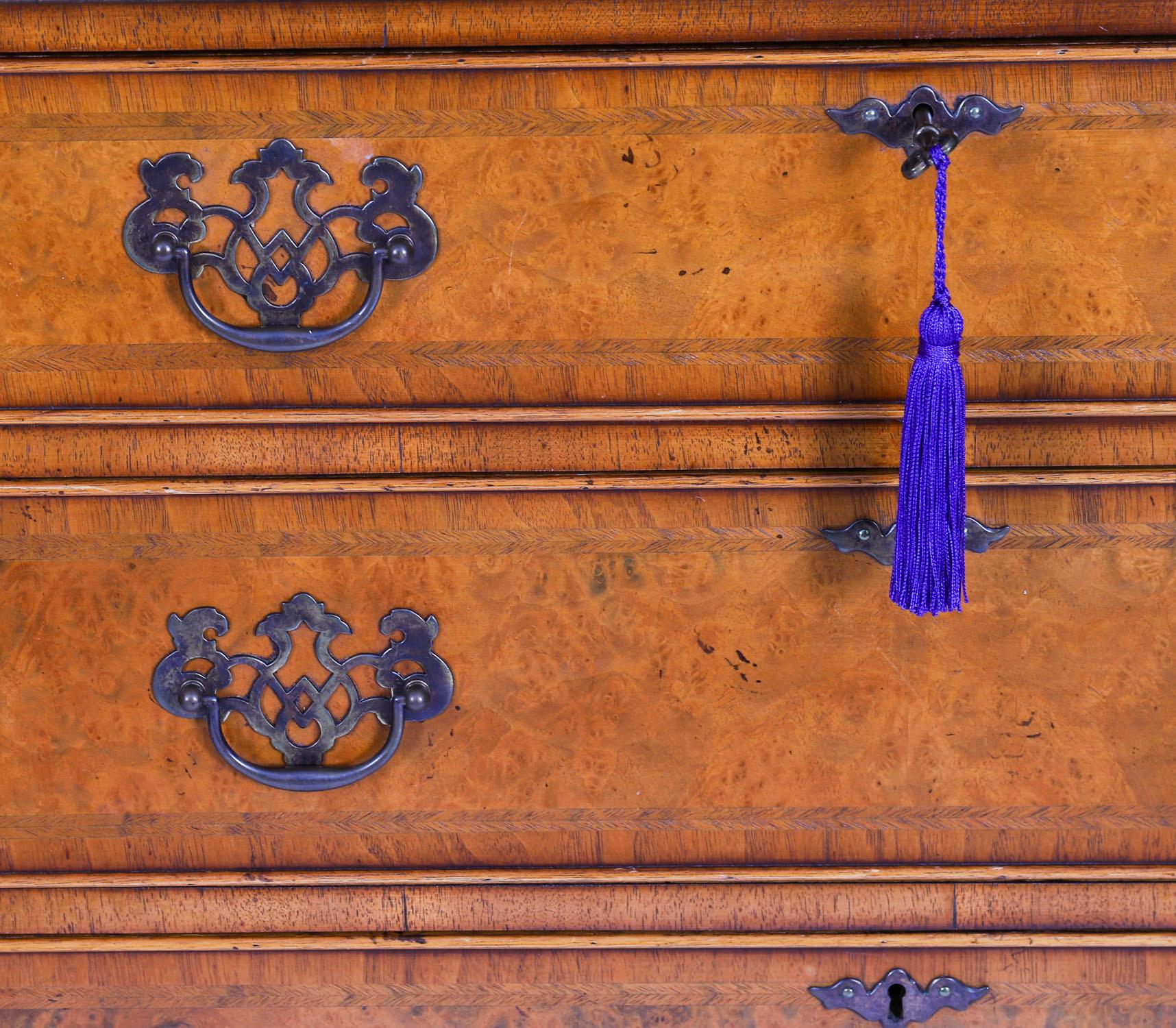 Credenza a quattro cassetti in radica di noce vintage del XX secolo in vendita 2