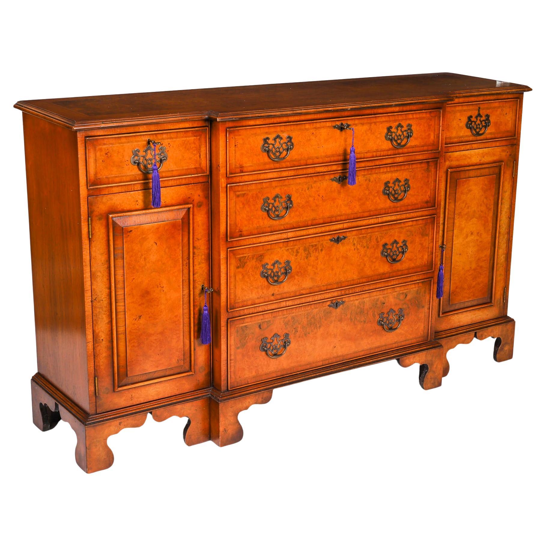 Credenza a quattro cassetti in radica di noce vintage del XX secolo in vendita