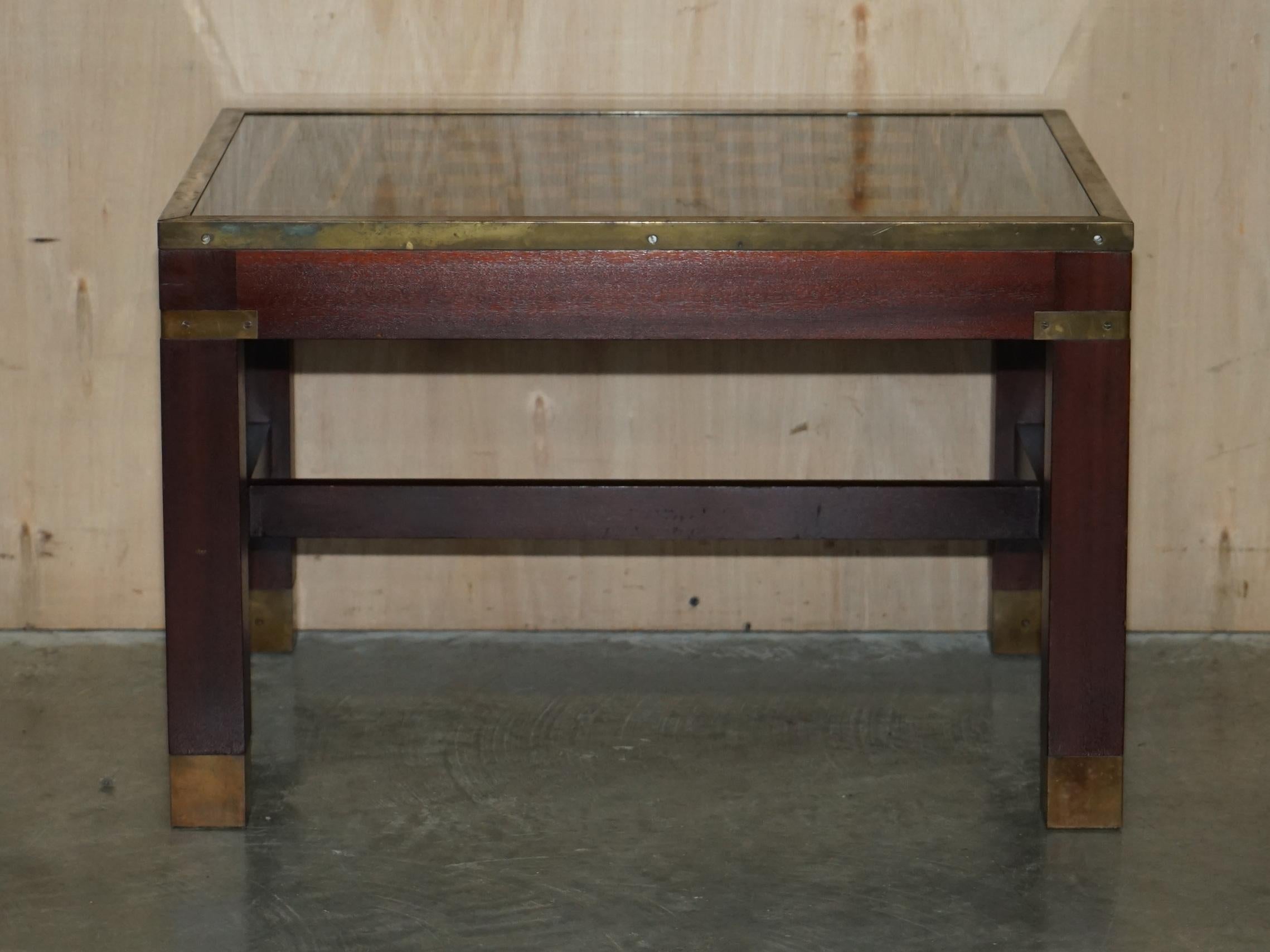 Table basse vintage en ronce de noyer et bois dur pour échiquier de campagne militaire en vente 9