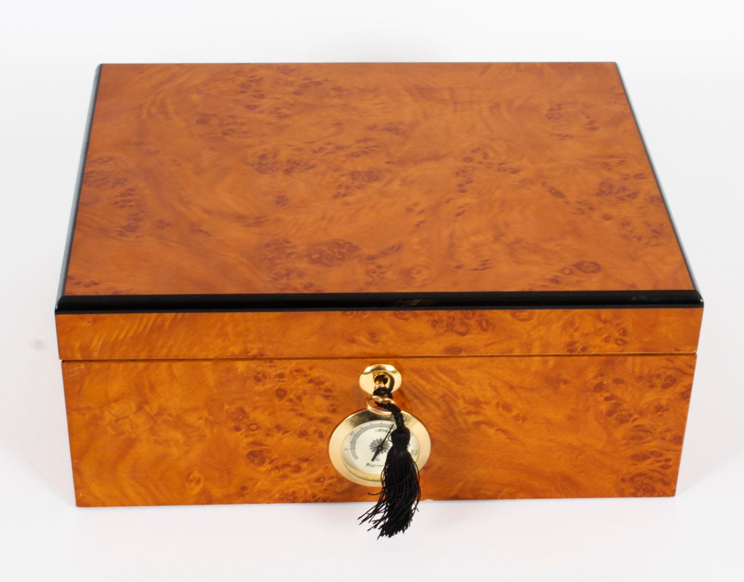 Vintage Burr Walnut Humidor with Hygrometer Mid-20th Century In Good Condition In London, GB