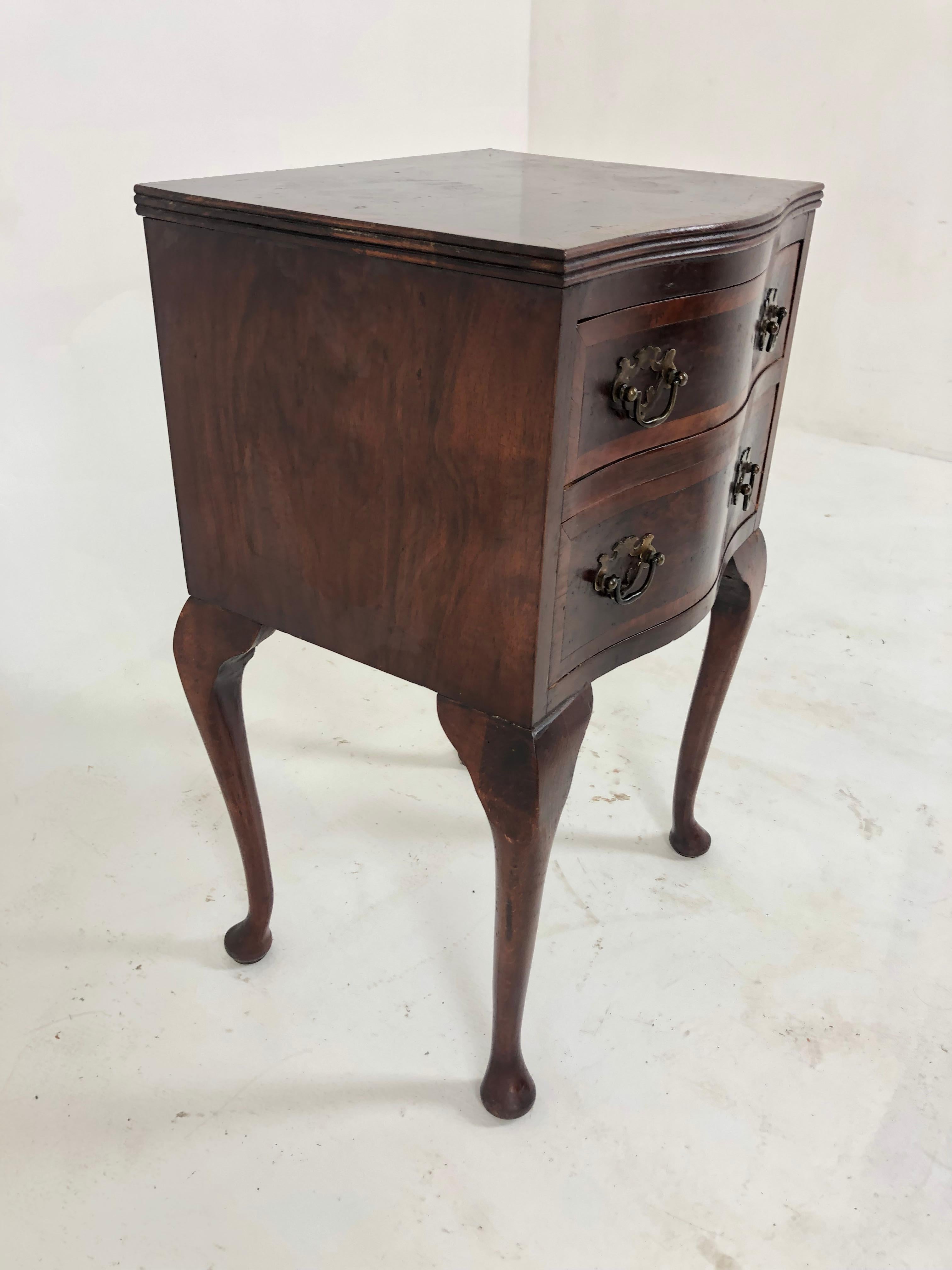 Vintage Burr walnut inlaid nightstand bedside, lamp table, Scotland 1930, H849

Scotland 1930
Solid Walnut and Veneers
Original finish
Inlaid bow front moulded top
Two inlaid graduating dovetailed drawers below
All standing on cabriole