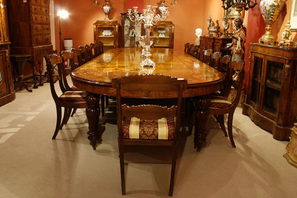 Victorien Table de salle à manger vintage en ronce de noyer et 18 chaises