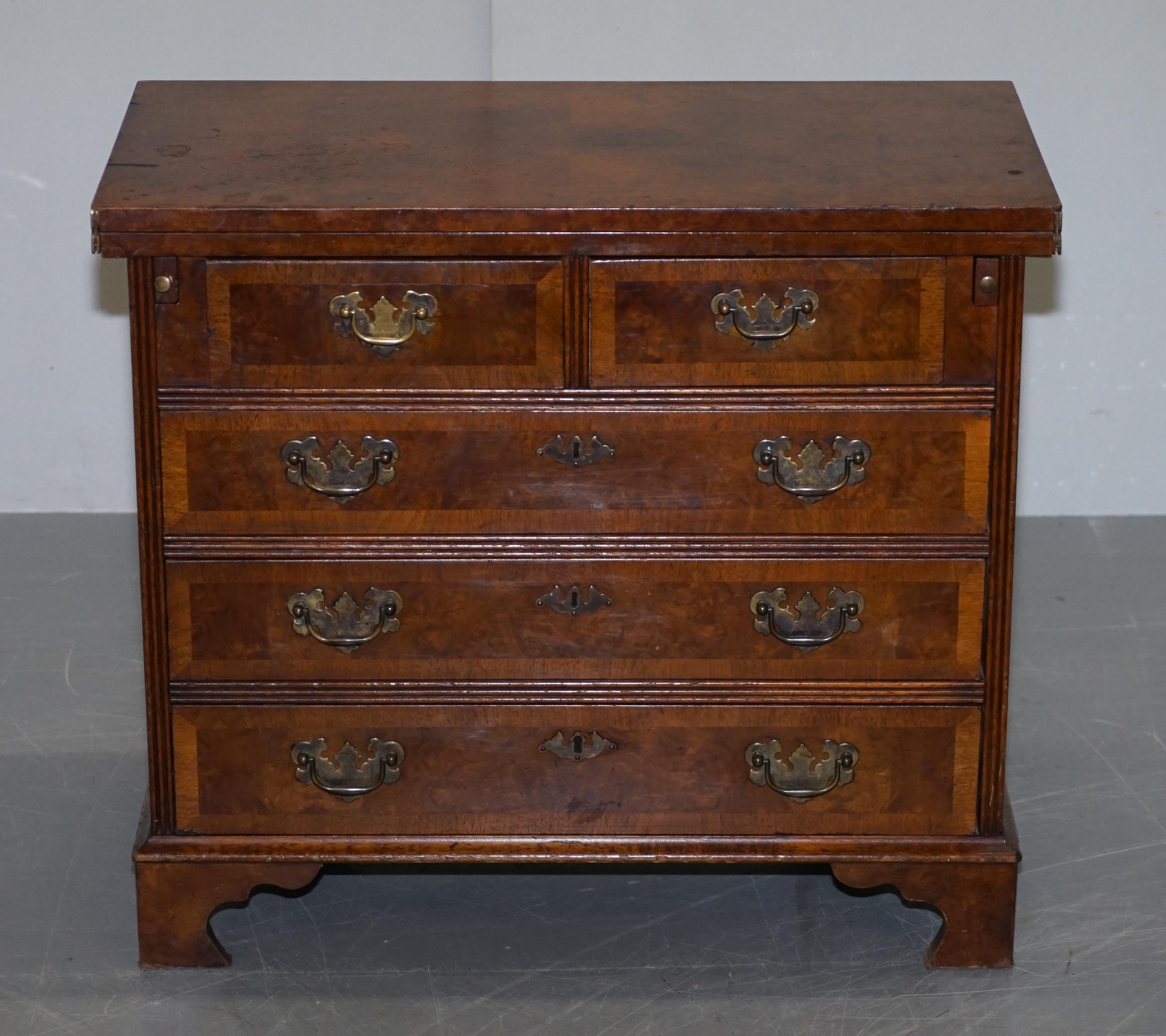 We are delighted to offer for sale this lovely vintage circa 1940s burr walnut bachelors chest of drawers with folding butlers serving tray

A very good looking and well made chest of drawers with a folding butlers serving tray, it has mixed
