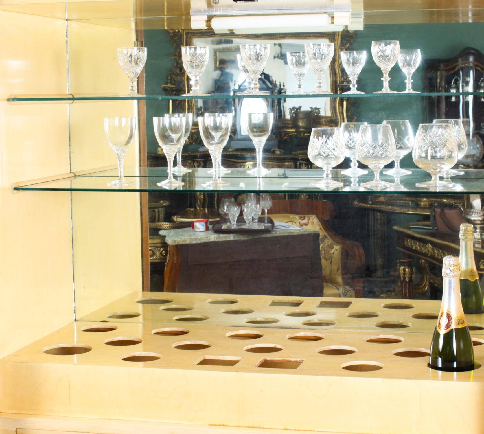 Vieille armoire à cocktails Queen Anne en ronce de noyer, début du 20ème siècle en vente 10