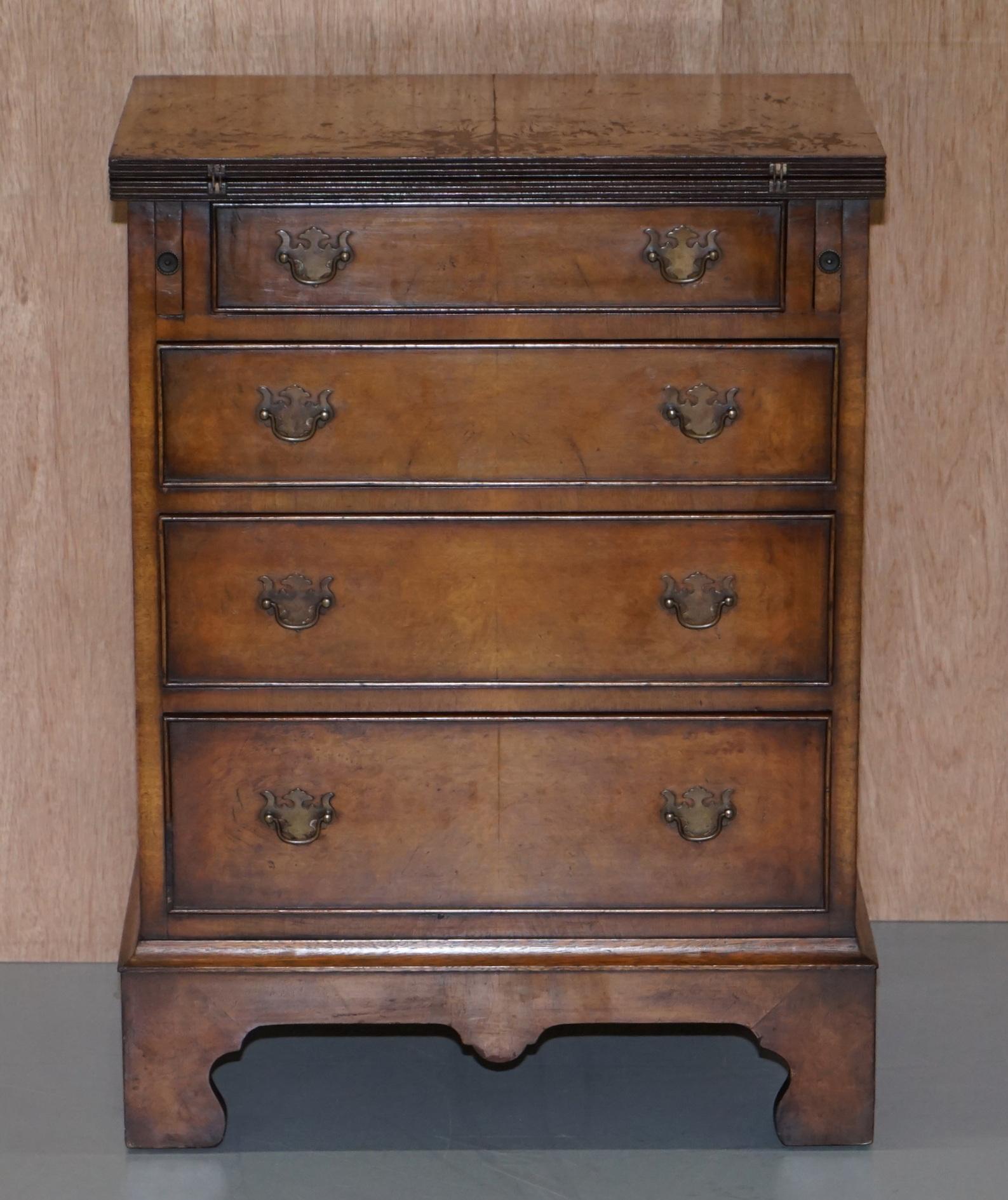 We are delighted to offer for sale this lovely vintage Burr Walnut bachelors chest of drawers with folding butlers serving tray

A very good looking and well made chest of drawers with a folding butlers serving tray, it has mixed timbers, burr