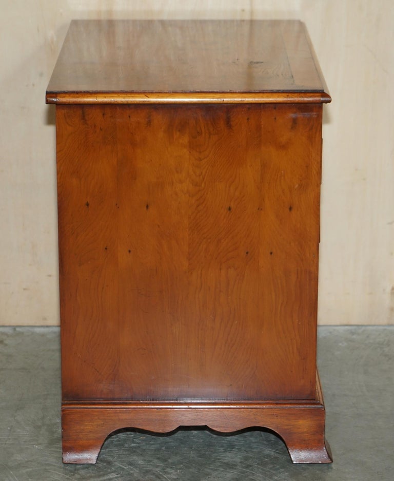 Vintage Burr Yew Wood Bedside / Side End Table Drawers with Butlers Serving Tray For Sale 10