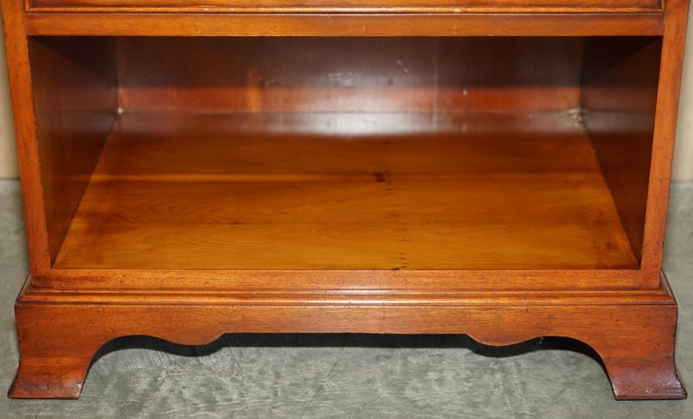 Hand-Crafted Vintage Burr Yew Wood Bedside / Side End Table Drawers with Butlers Serving Tray For Sale