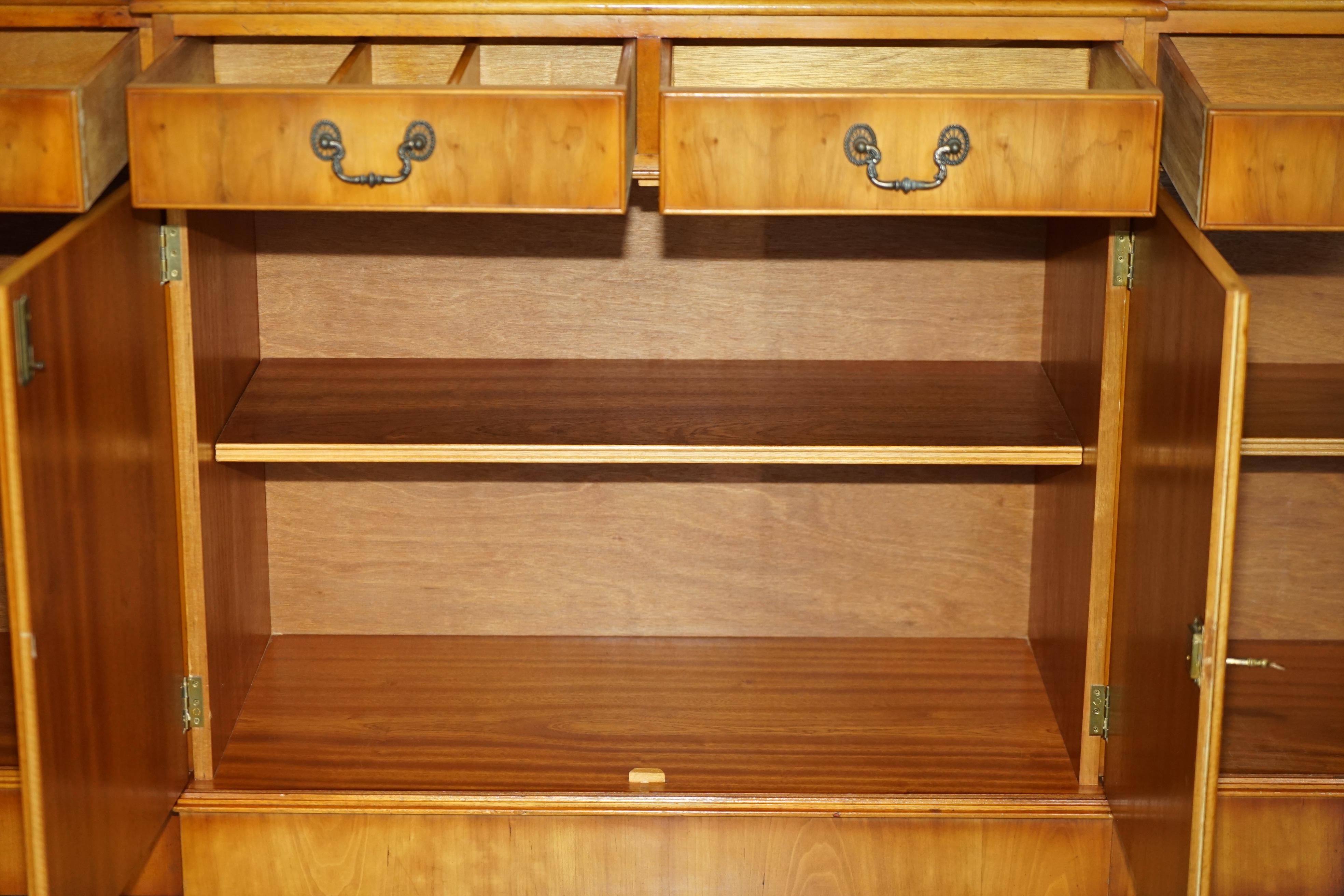 Vintage Burr Yew Wood Breakfront Sideboard with Four Drawers & Original Key For Sale 10