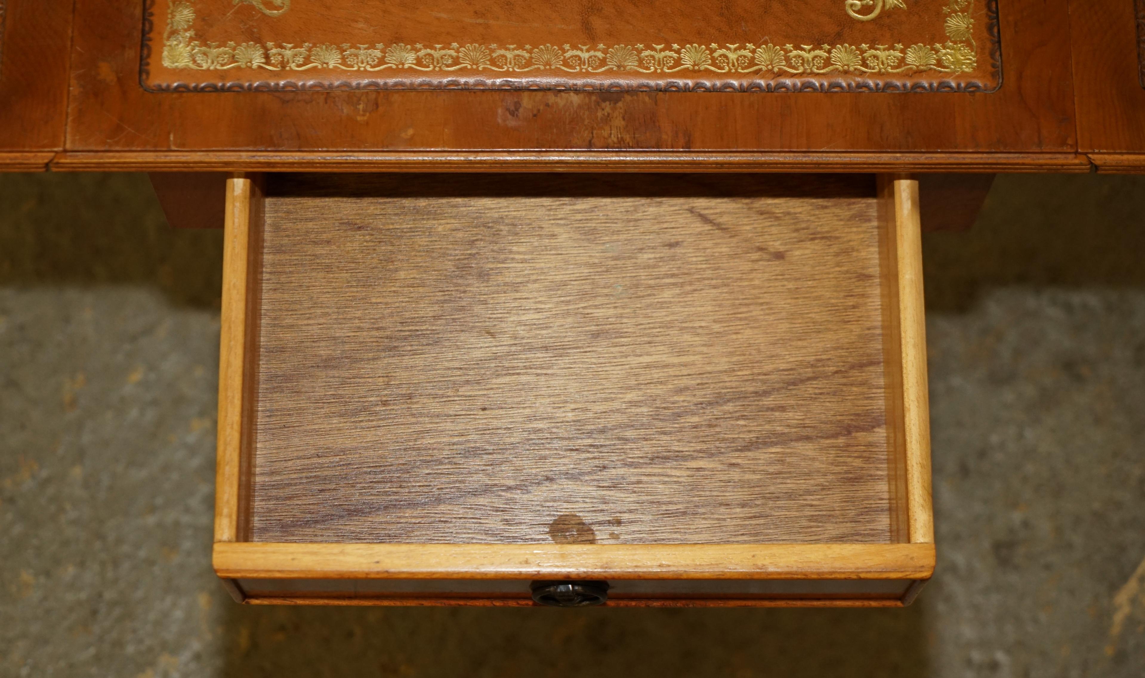 Table d'appoint ViNTAGE BURR YEW WOOD BROWN LEATHER GOLD LEAF ÉMBOSÉ EXTENsible en vente 11