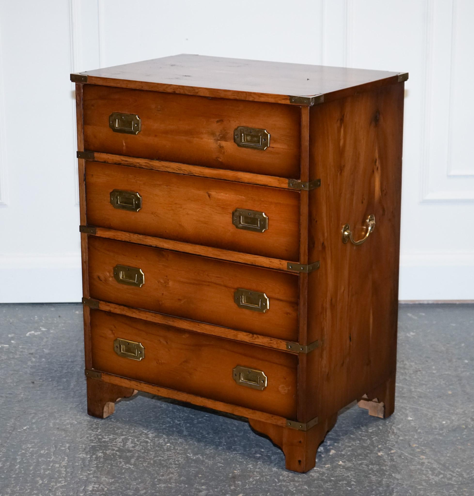 We are delighted to offer for sale this Lovely Burr Yew Wood Military Campaign Chest Of Drawers.

Crafted with the utmost attention to detail, this chest is a perfect display of elegance and functionality. The burr yew wood adds an air of natural