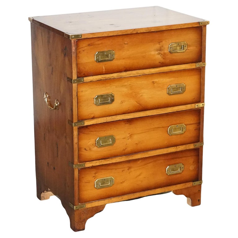 VINTAGE BURR YEW WOOD CHEST OF DRAWERS WiTH BRASS HANDLES For Sale at