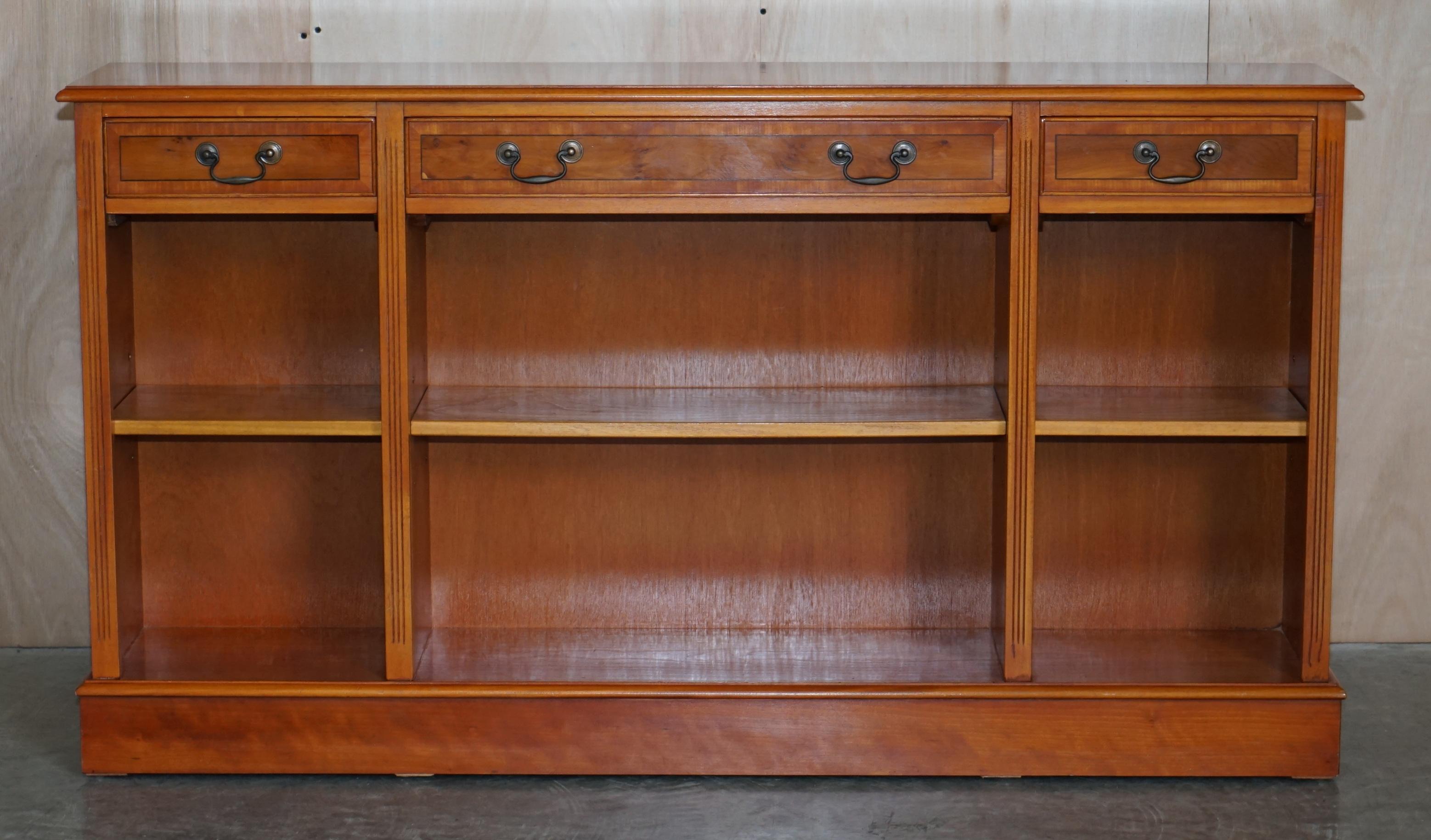 Openes Bücherregal / Sideboard mit drei großen Schubladen, Vintage, Wurzelholz Dwarf (Viktorianisch) im Angebot