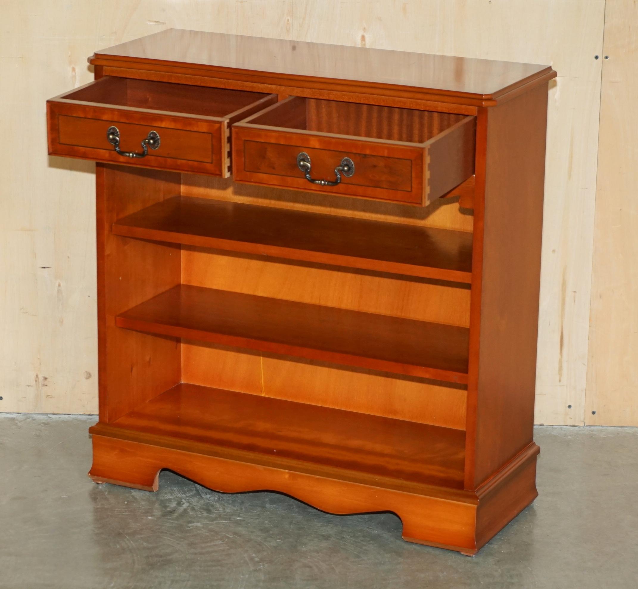 VINTAGE BURR EICHENHOLZ DOPPELTE OFFENE BIBLIOTHEK BÜCHERSCHRANK MIT ZWEI SCHUBFÄCHERN OBEN im Angebot 4