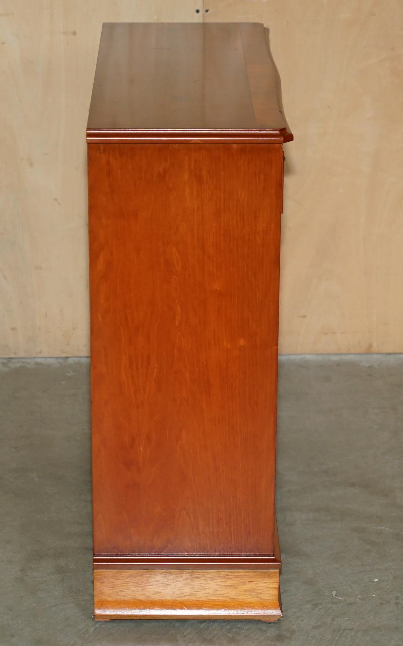 VINTAGE BURR EICHENHOLZ DOPPELTE OFFENE BIBLIOTHEK BÜCHERSCHRANK MIT ZWEI SCHUBFÄCHERN OBEN im Angebot 1