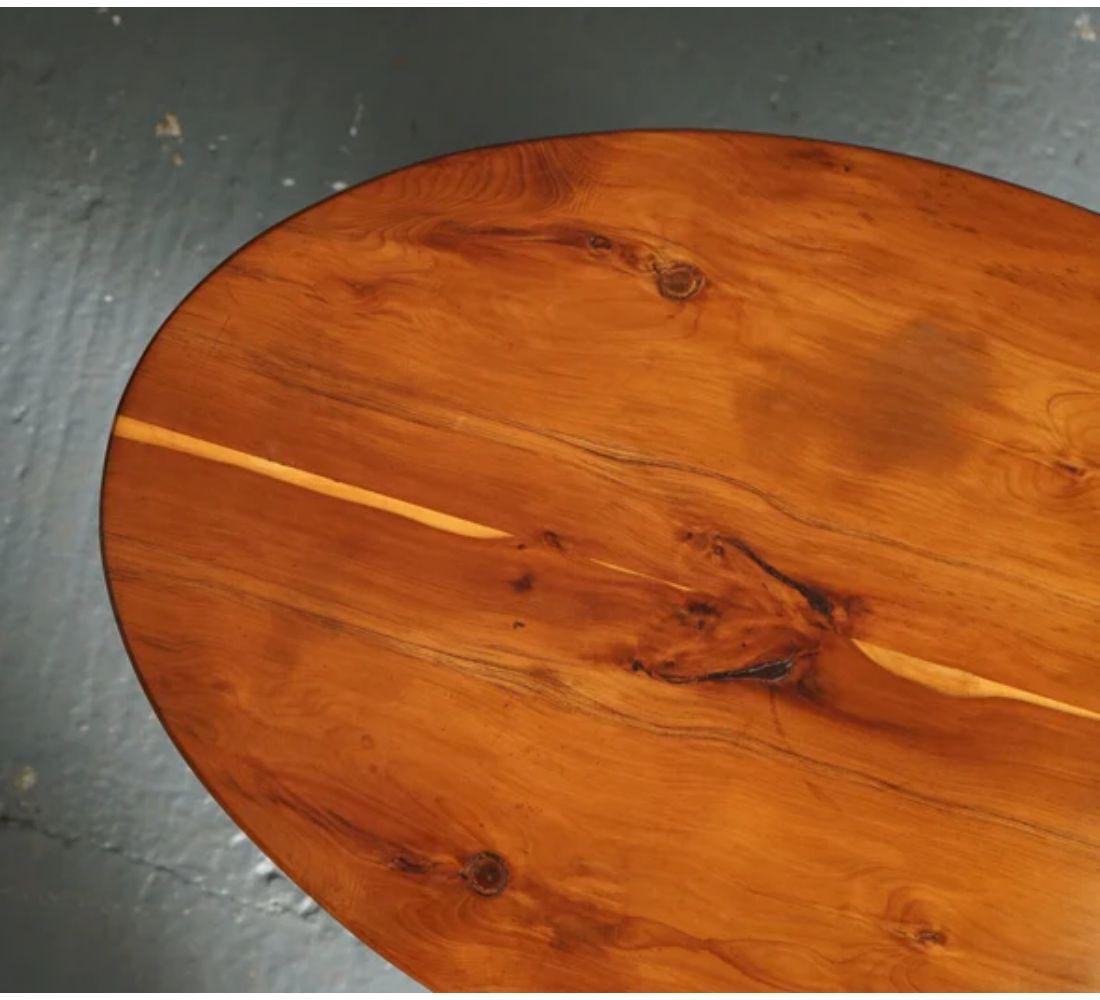 Vieille table d'appoint en bois d'if de ronce de noyer Bon état - En vente à Pulborough, GB
