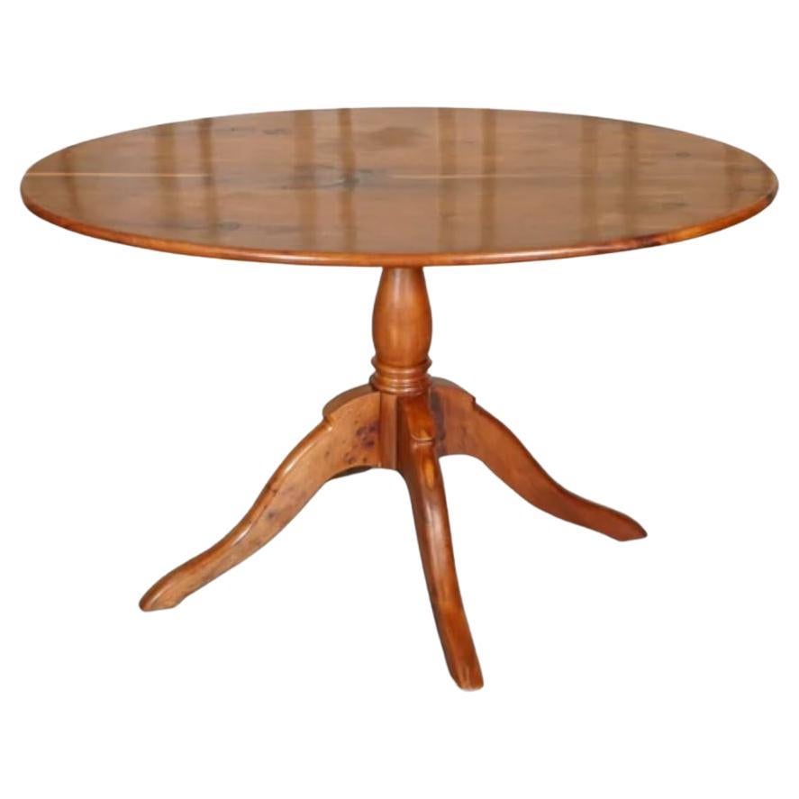 Vieille table d'appoint en bois d'if de ronce de noyer