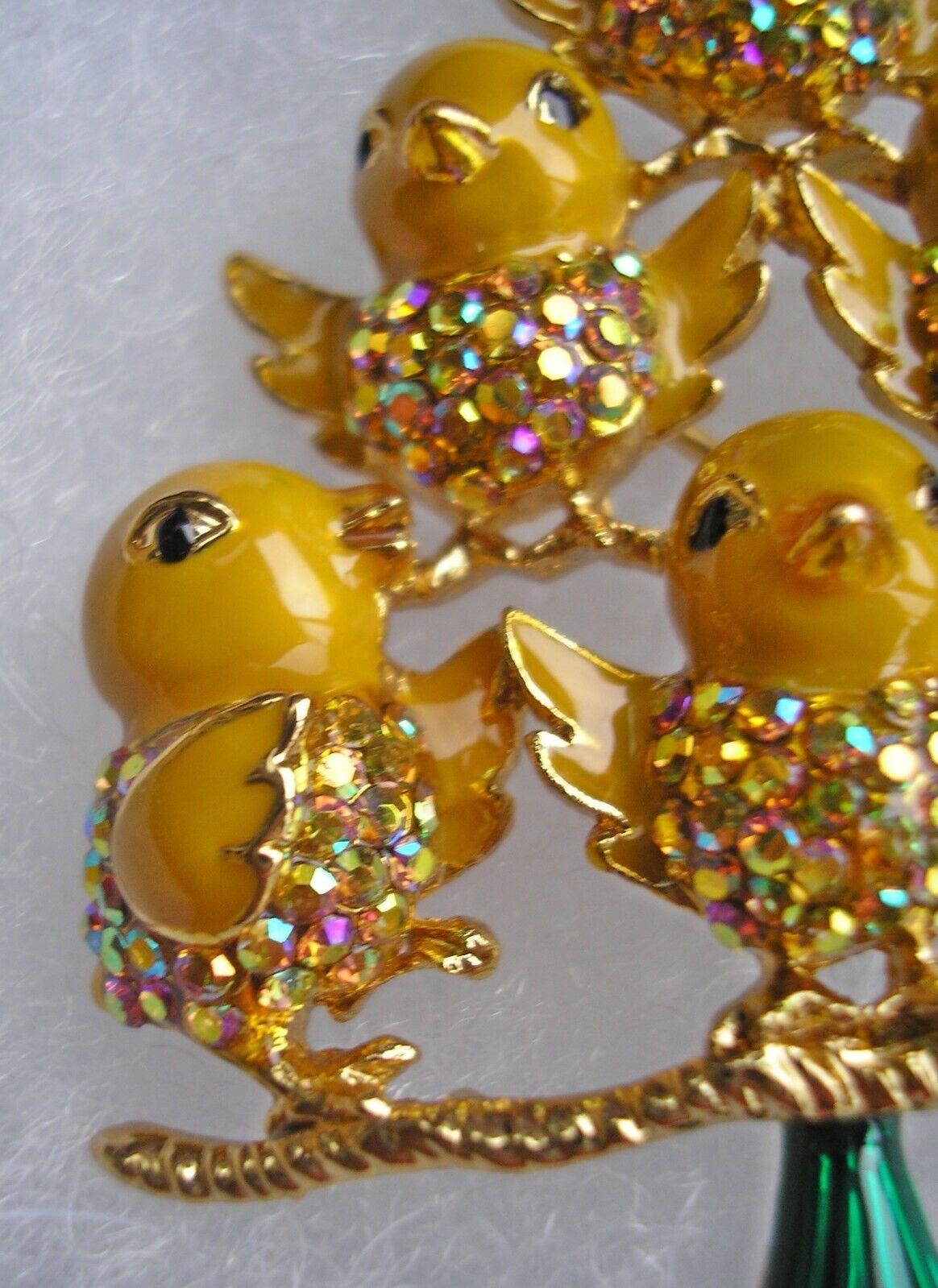 Vintage Butler & Wilson Designer Signed Yellow Chicks Christmas Tree Brooch Pin In New Condition In Montreal, QC