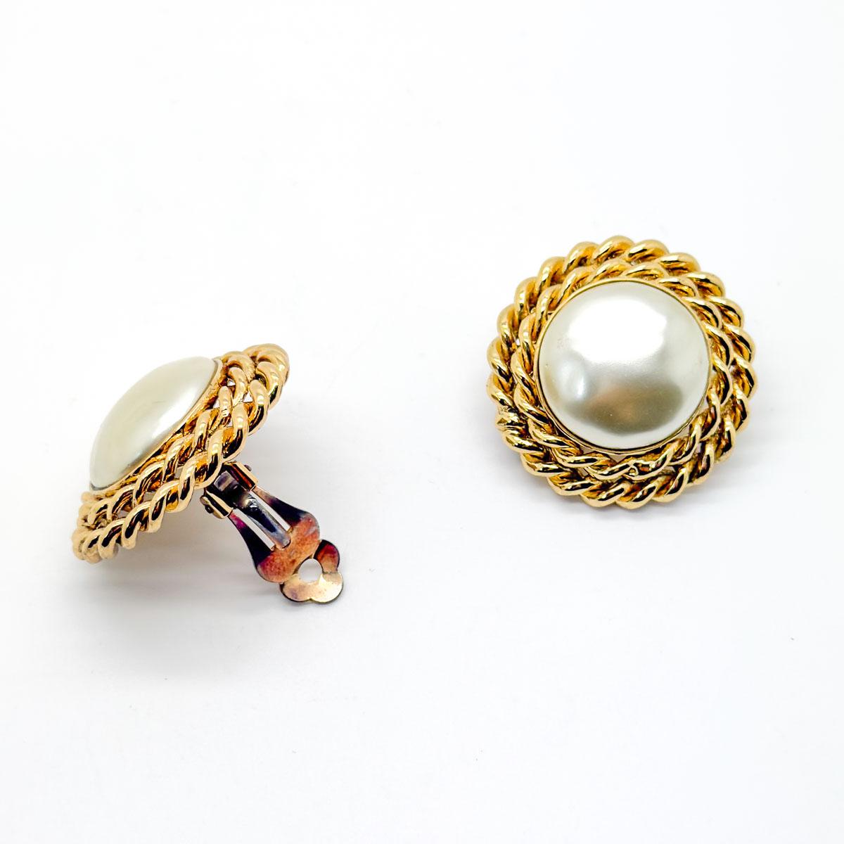 Orecchini di perle d'epoca Butler & Wilson anni '80 in vendita 1