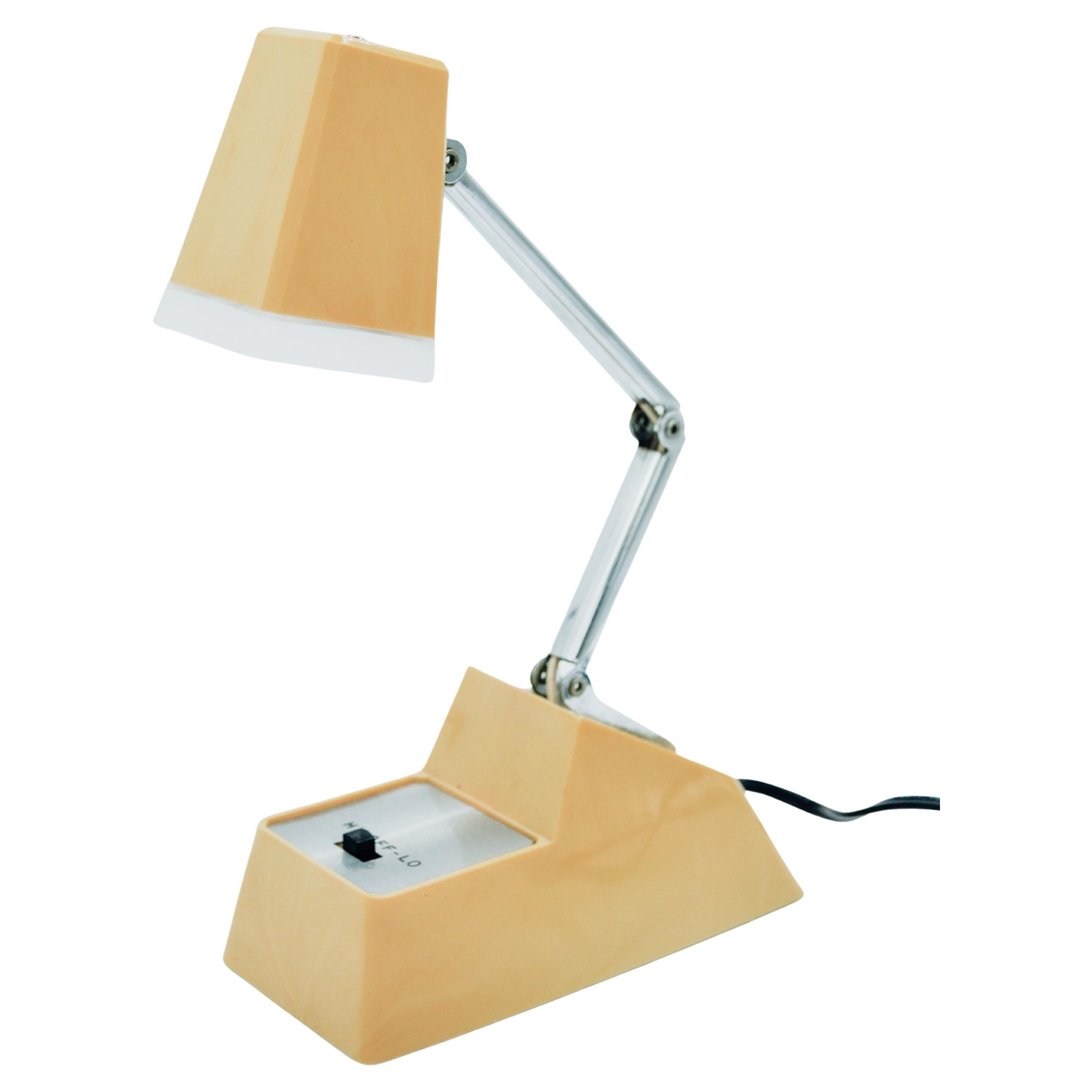Vintage Butter Yellow Adjustable Task Desk Lamp, Model HH-16, Well-Lite, 1970 For Sale