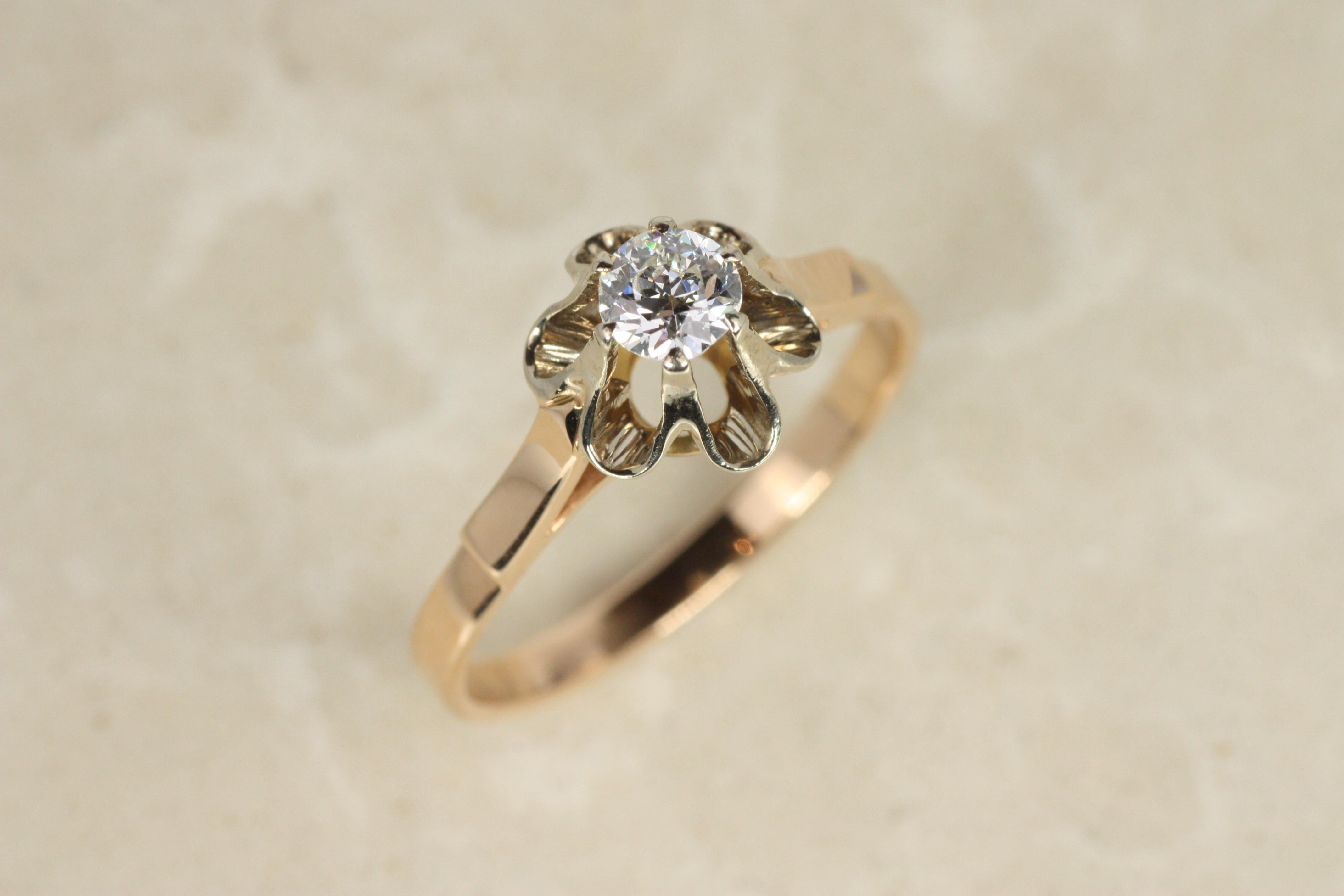 Moderno Vintage Buttercup Solitaire Engagement Ring – 0.27ct Old European Cut Diamond in vendita