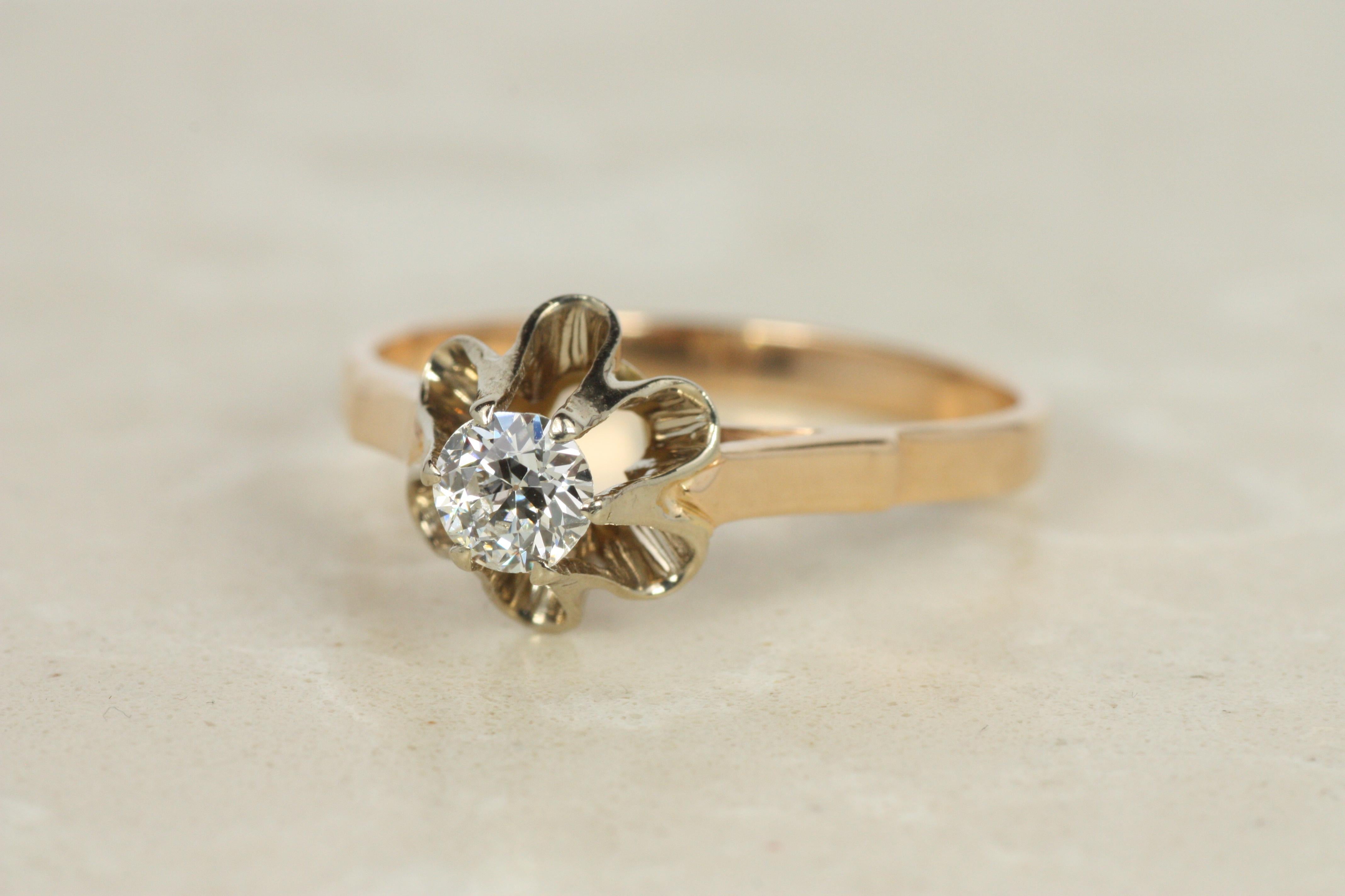 Taglio antico europeo Vintage Buttercup Solitaire Engagement Ring – 0.27ct Old European Cut Diamond in vendita