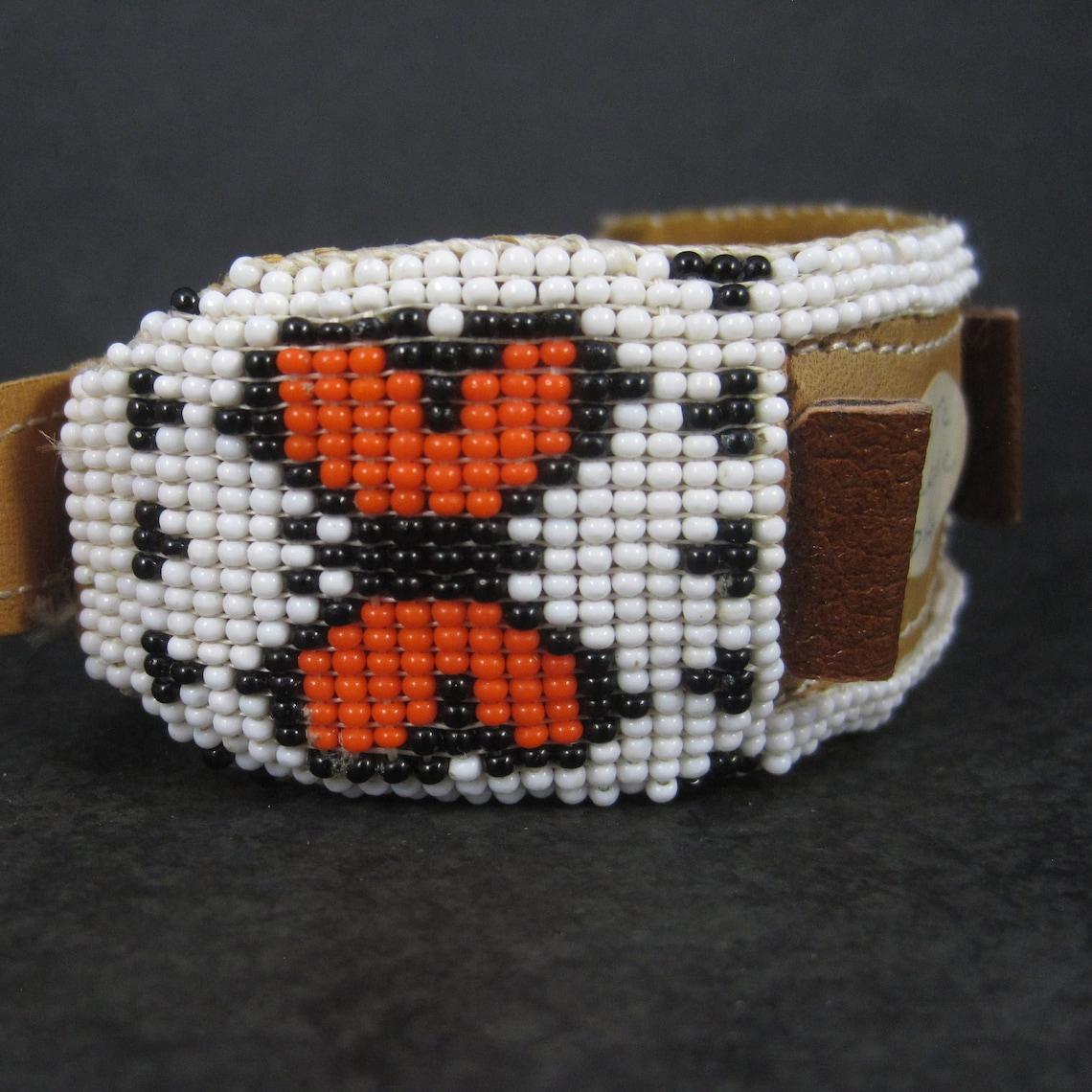 This beautiful vintage watch band is the creation of Paiute Jenny Dick.

Measurements: 1 1/4 inches wide - Adjustable from 7 to 8 inches

Condition: Old new stock

*Price tag seen in the photos is the original from the 1980s.