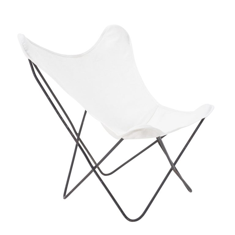 Vintage Butterfly Chair in White Fabric with Metal Frame For Sale at
