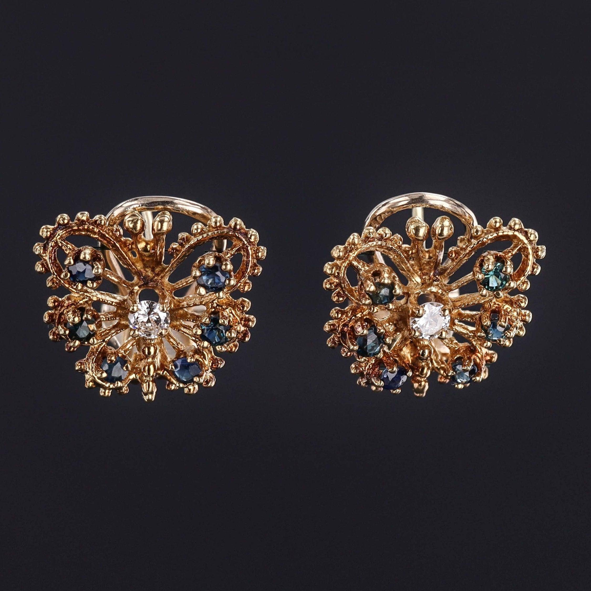 Pendientes vintage de zafiro y diamantes en forma de mariposa en oro de 14k (c. 1960)

Durante milenios, la mariposa ha sido un poderoso emblema de la transformación y del espíritu humano: su grácil forma apareció hace 3.500 años en los frescos