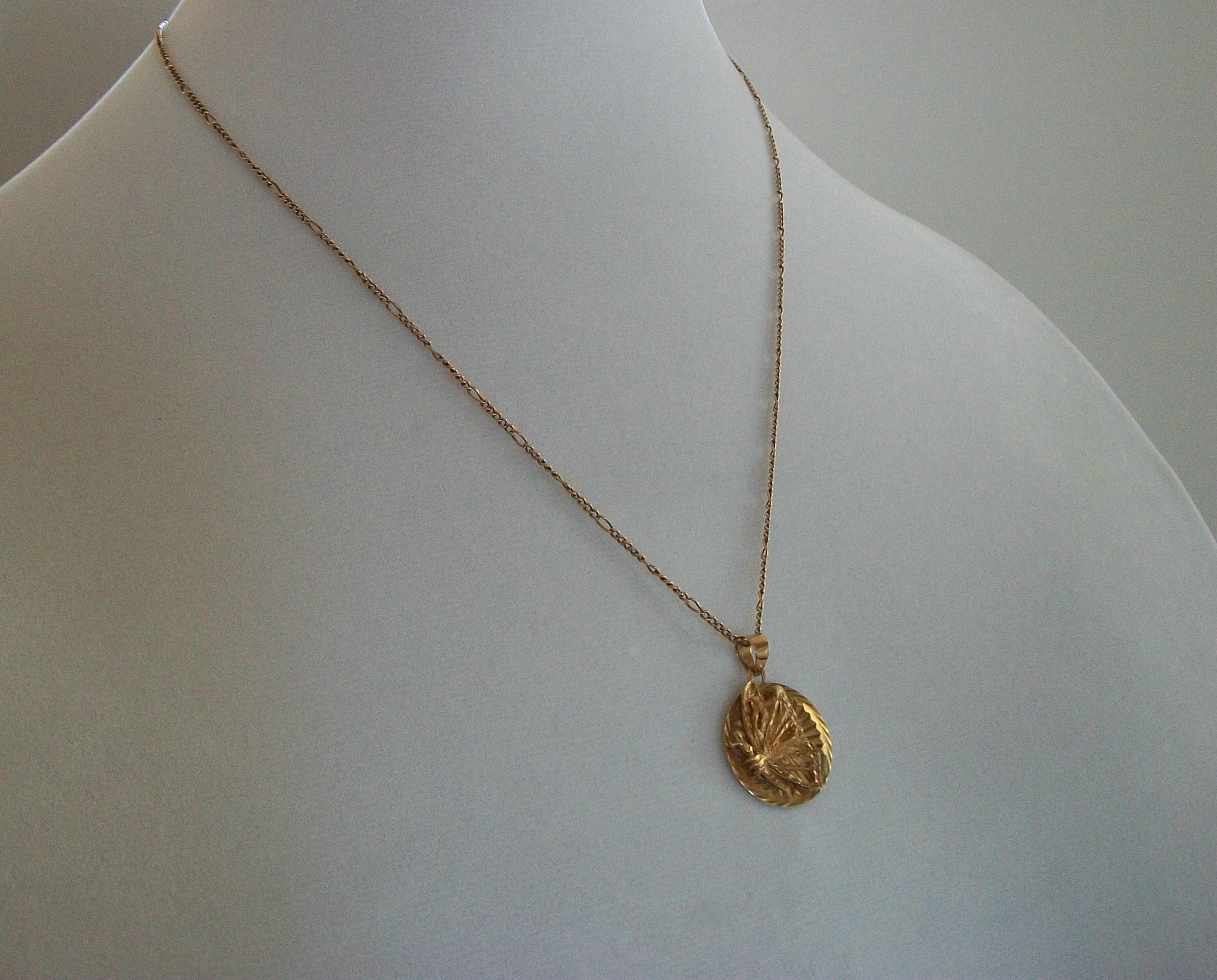 Collier pendentif papillon vintage - or jaune 10K - U.S.A. - Circa 1980's en vente 5