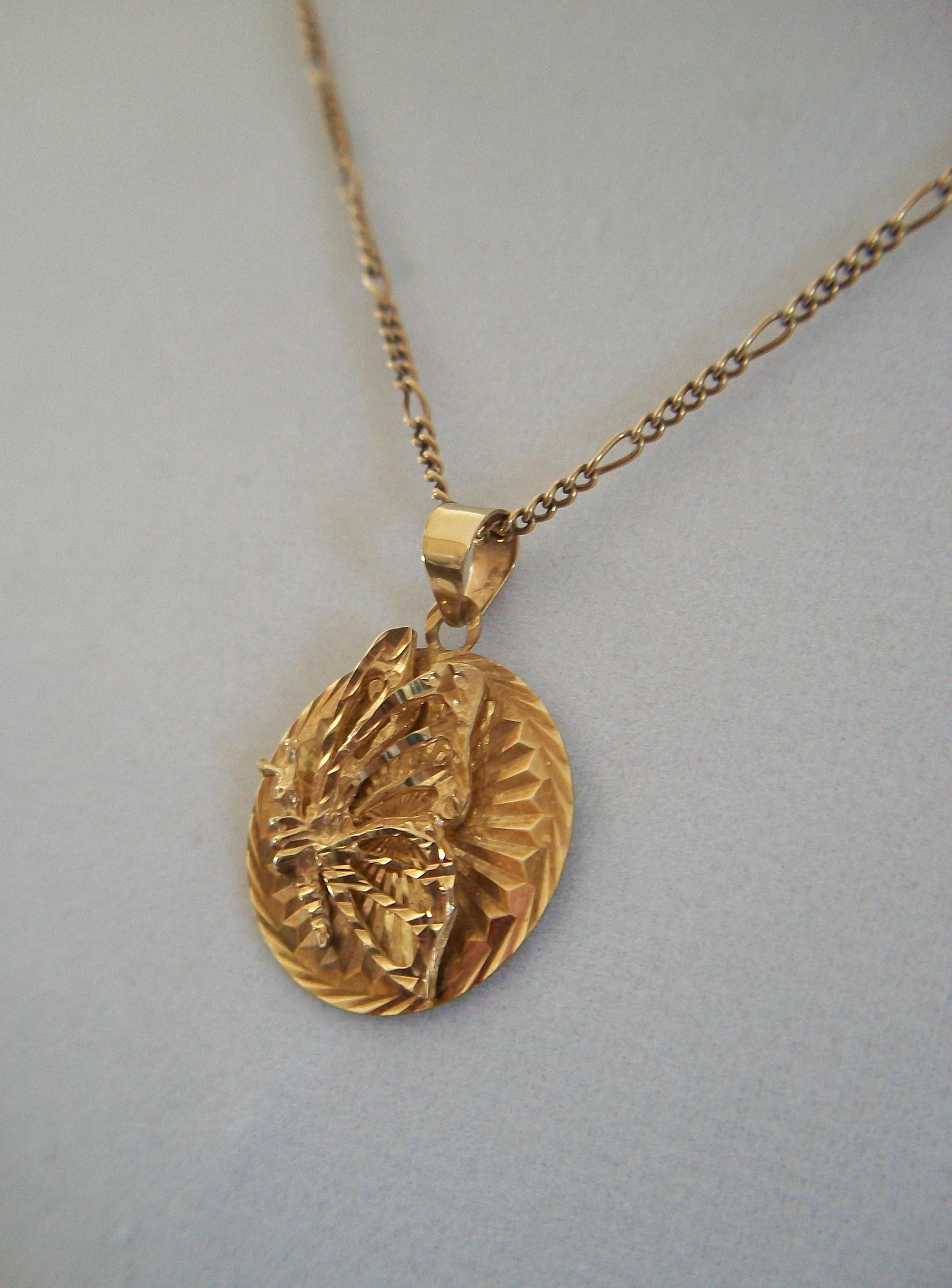 Collier pendentif papillon vintage - or jaune 10K - U.S.A. - Circa 1980's en vente 9
