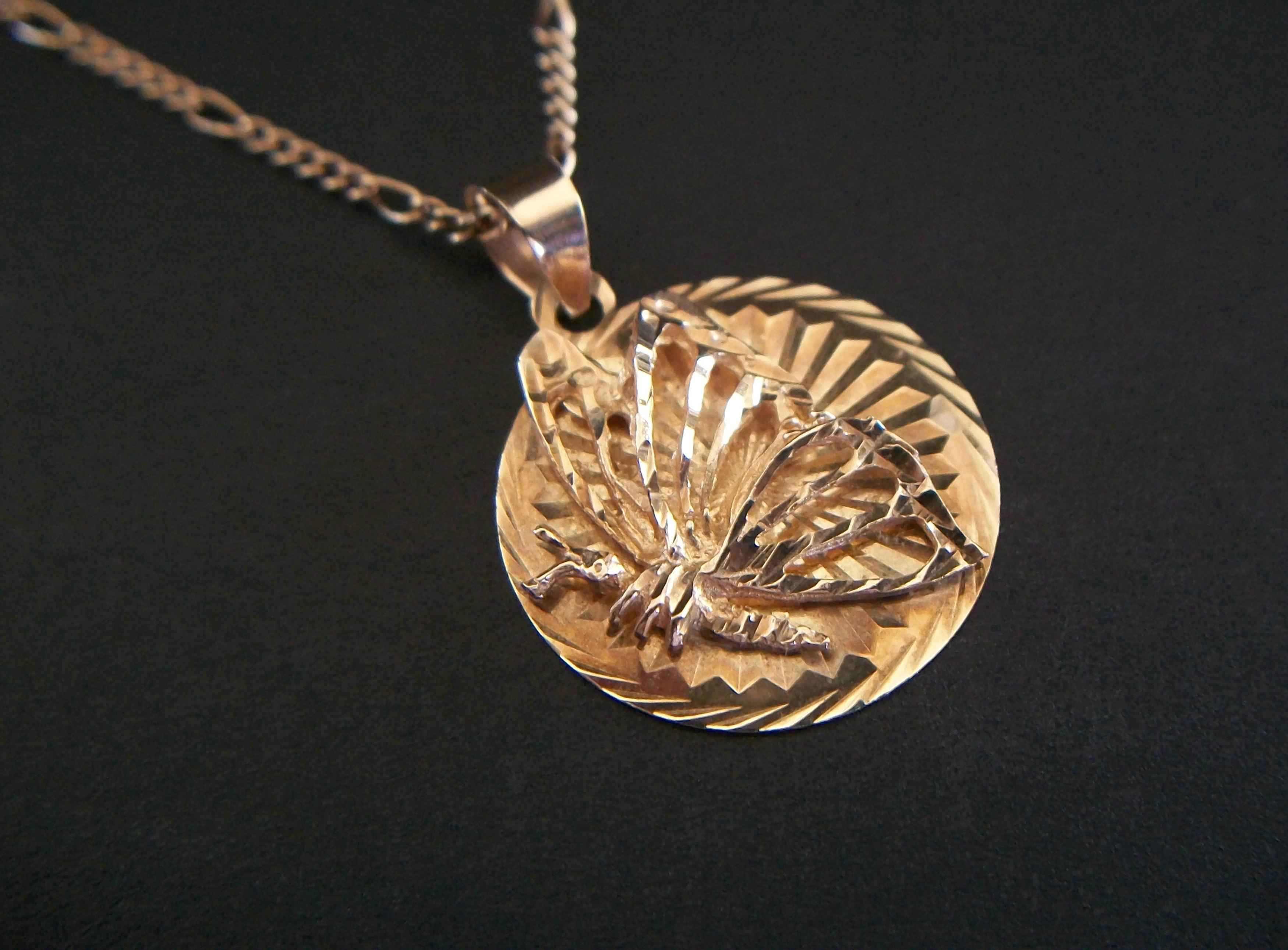 Collier pendentif papillon vintage - or jaune 10K - U.S.A. - Circa 1980's en vente 2