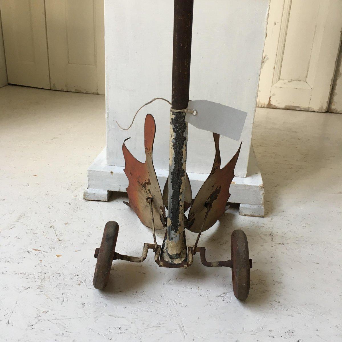 Jouet papillon vintage en vente 1