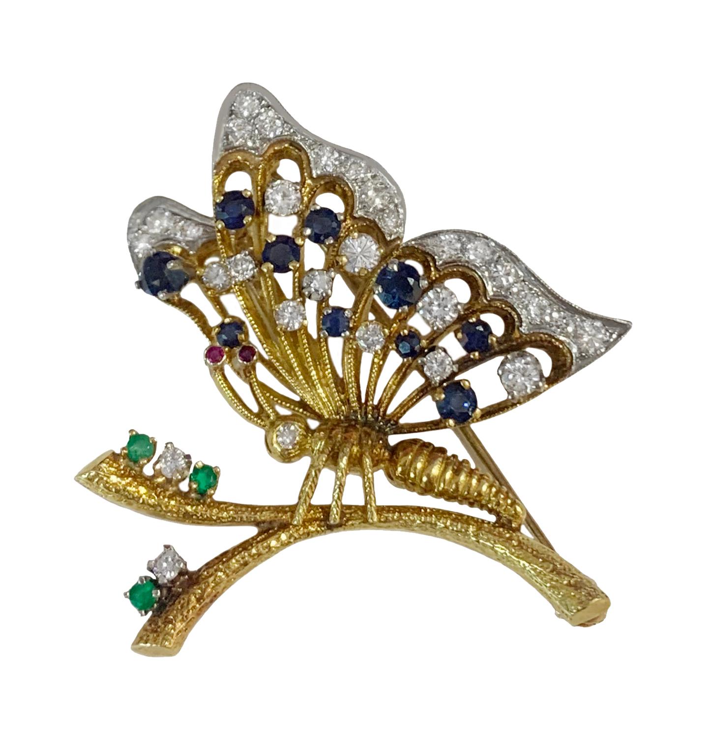 Vintage Butterfly Yellow Gold Brooch with Diamonds In Excellent Condition For Sale In New York, NY