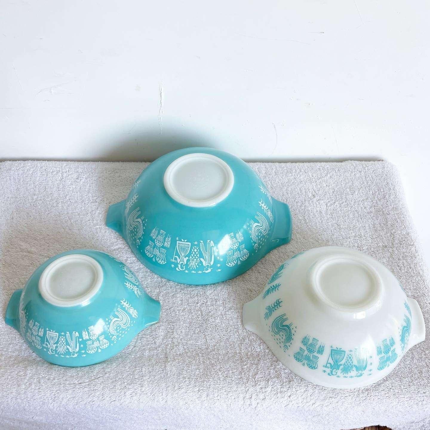 Mid-Century Modern Vintage Butterprint Bowls by Pyrex - Set of 3 For Sale