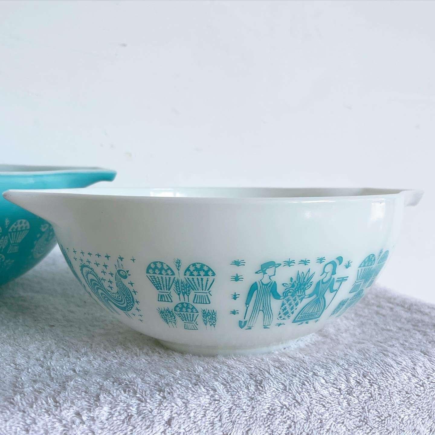 20th Century Vintage Butterprint Bowls by Pyrex - Set of 3 For Sale