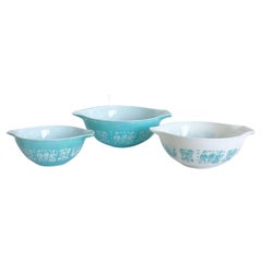 Used Butterprint Bowls by Pyrex - Set of 3