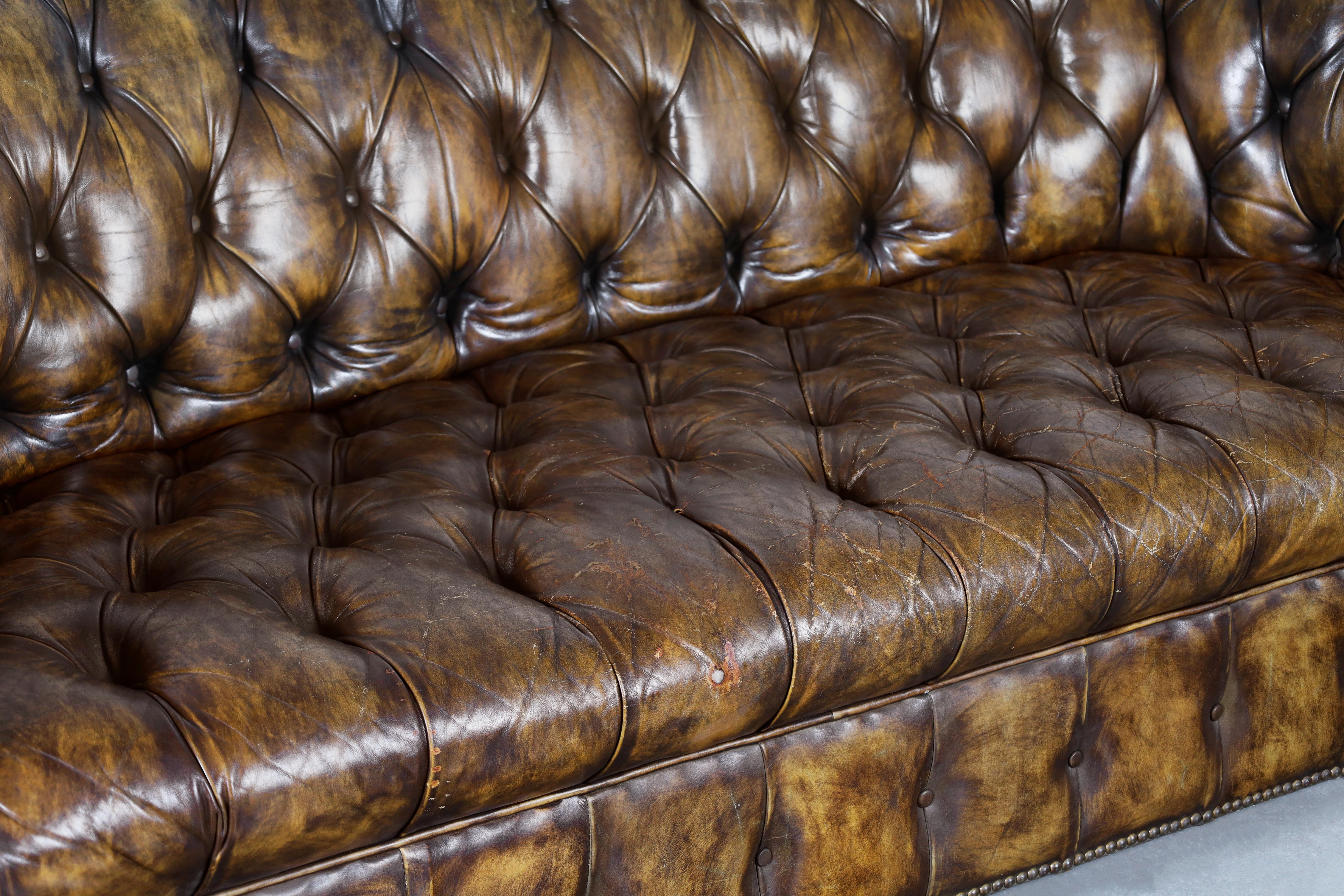 Butterscotch Chesterfield-Sofa aus Leder im Angebot 4